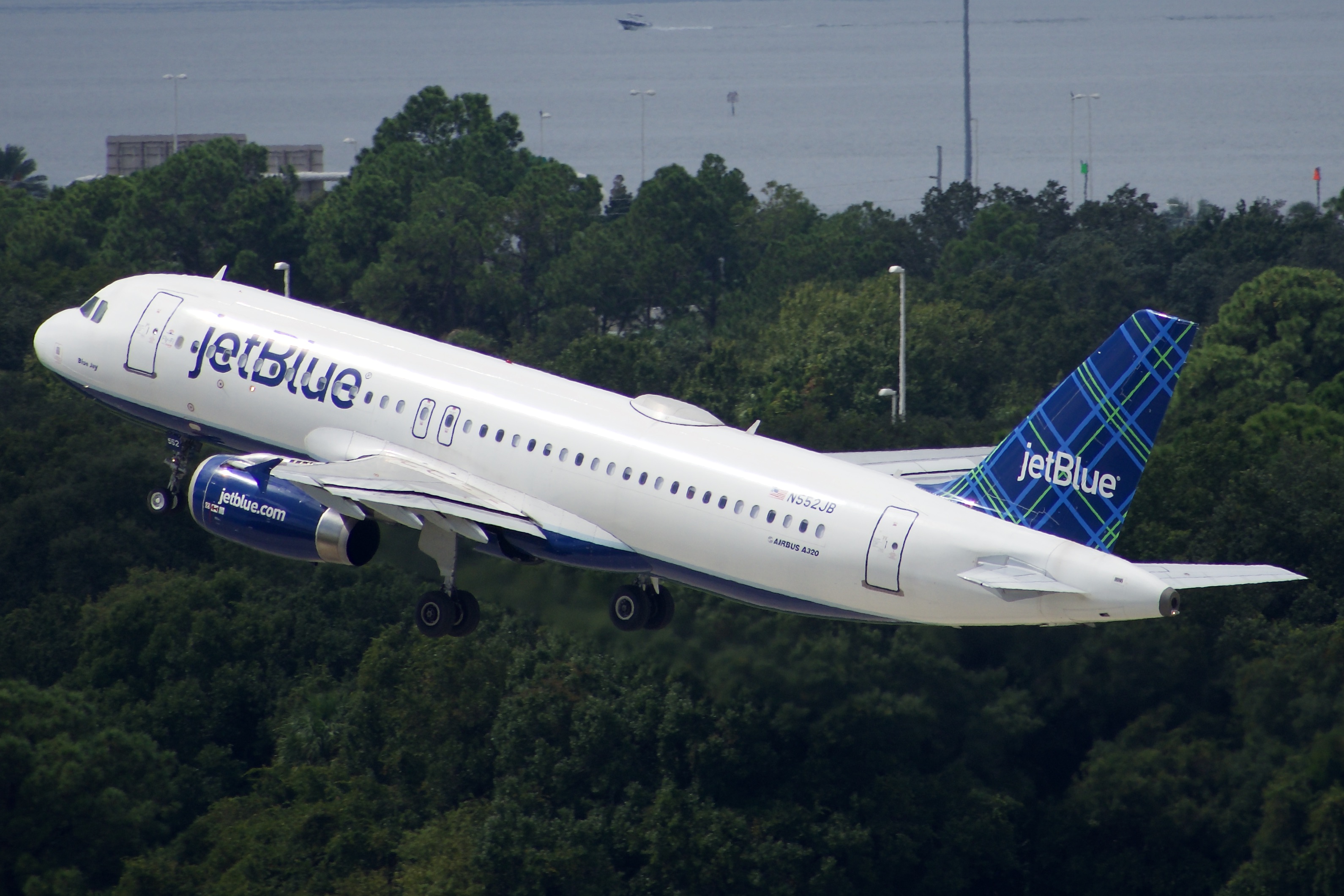 Full size: JetBlue Airways Airbus A320 N552JB at Tampa International Airport