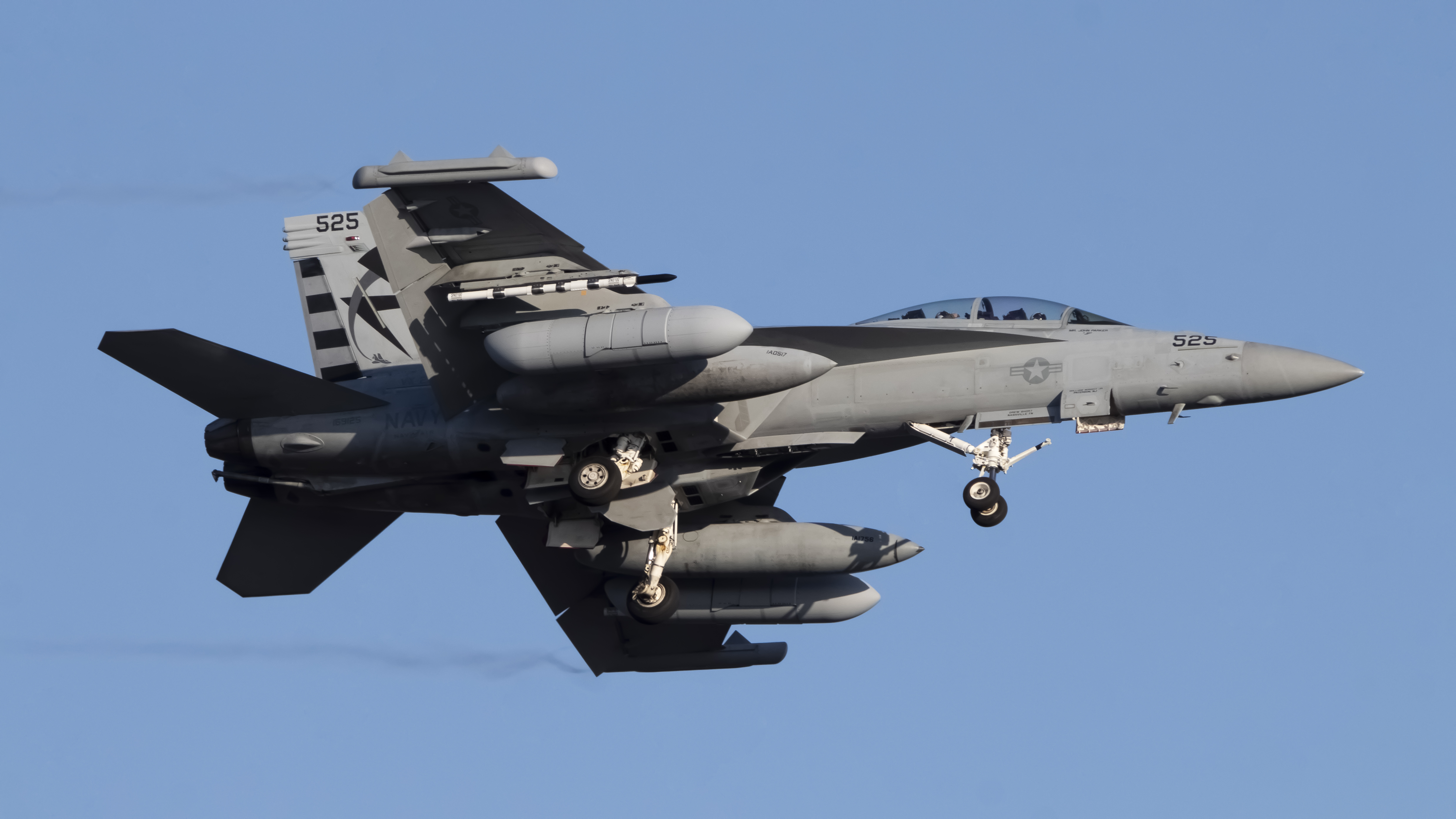 Full size: USN - United States Navy Boeing EA-18G Growler 169125 at Point Mugu NAS