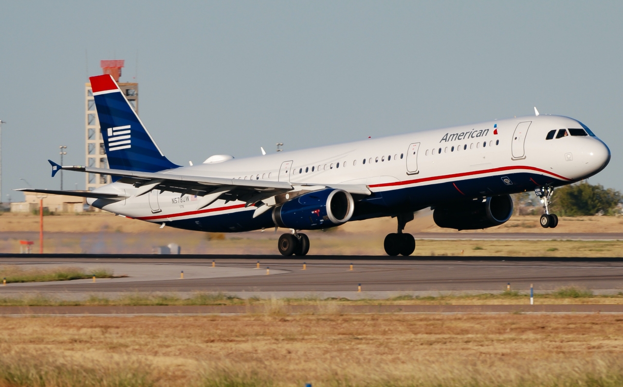 Full size: American Airlines Airbus A321-200 N578UW at Dallas-Fort Worth International Airport