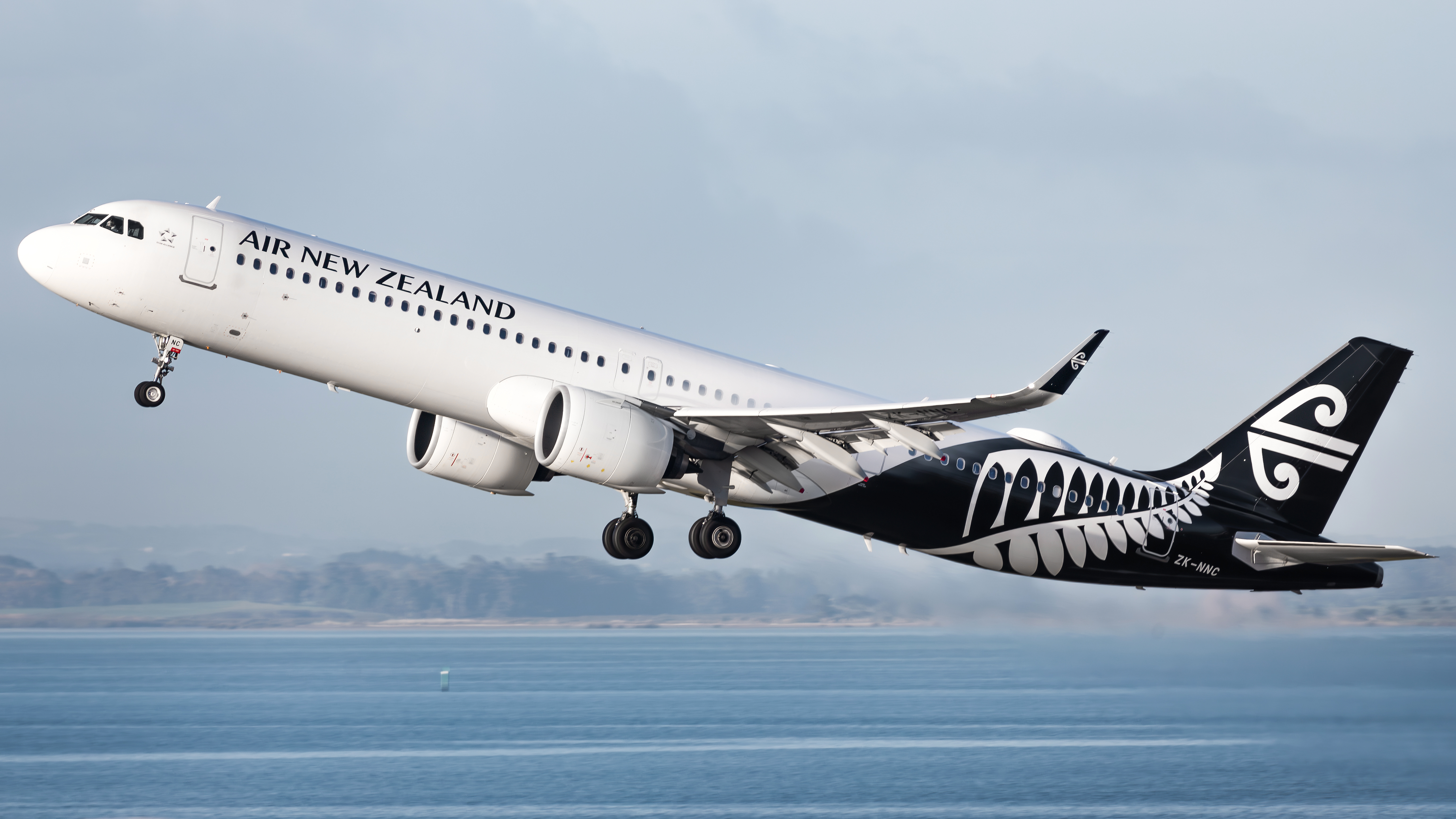 Full size: Air New Zealand Airbus A321NEO ZK-NNC at Auckland International Airport