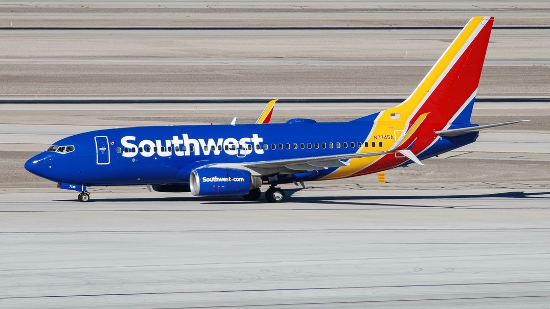 Full size: Southwest Airlines Boeing 737-700 N7745A at Harry Reid International Airport
