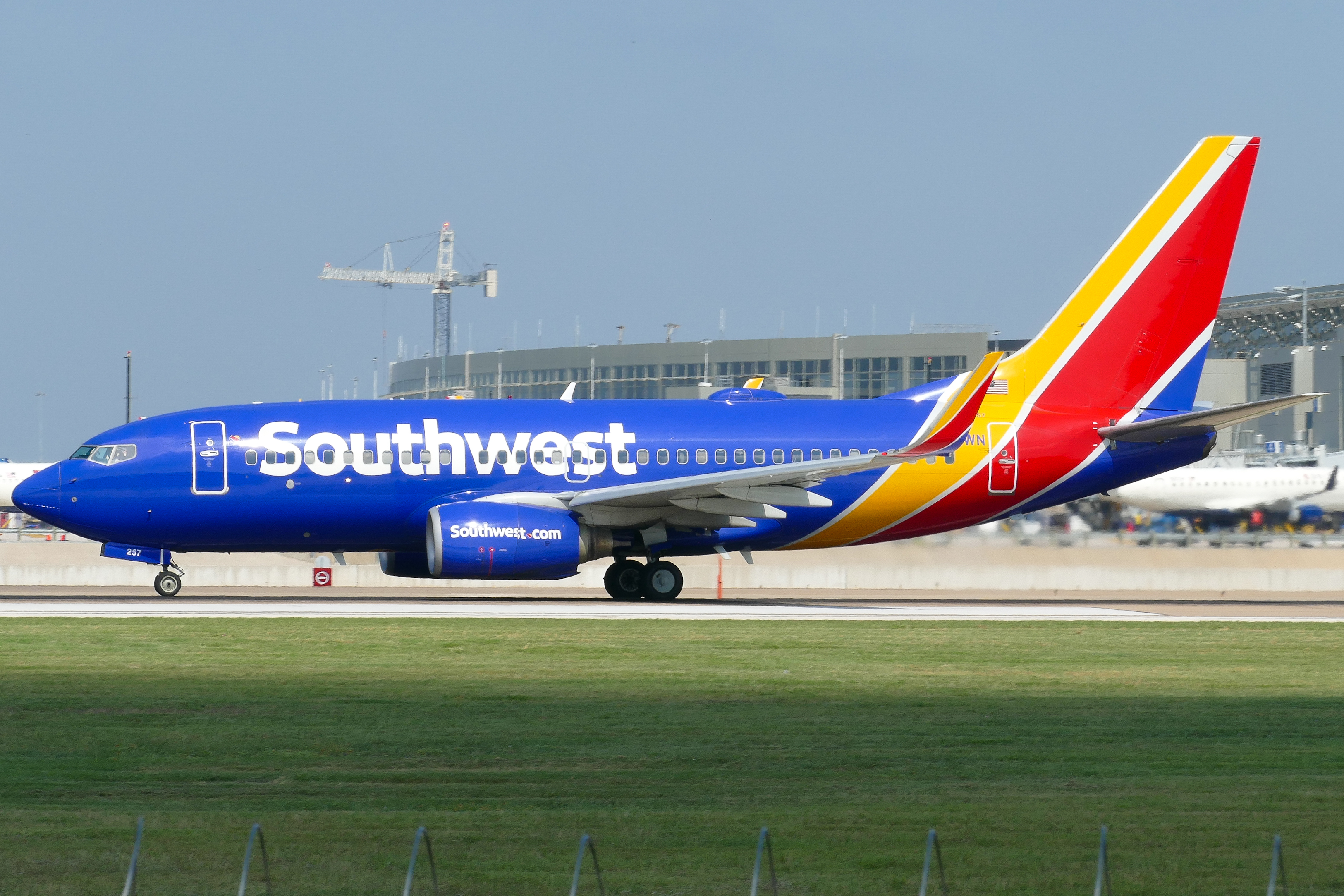 Full size: Southwest Airlines Boeing 737-700 N257WN at Austin-Bergstrom International Airport