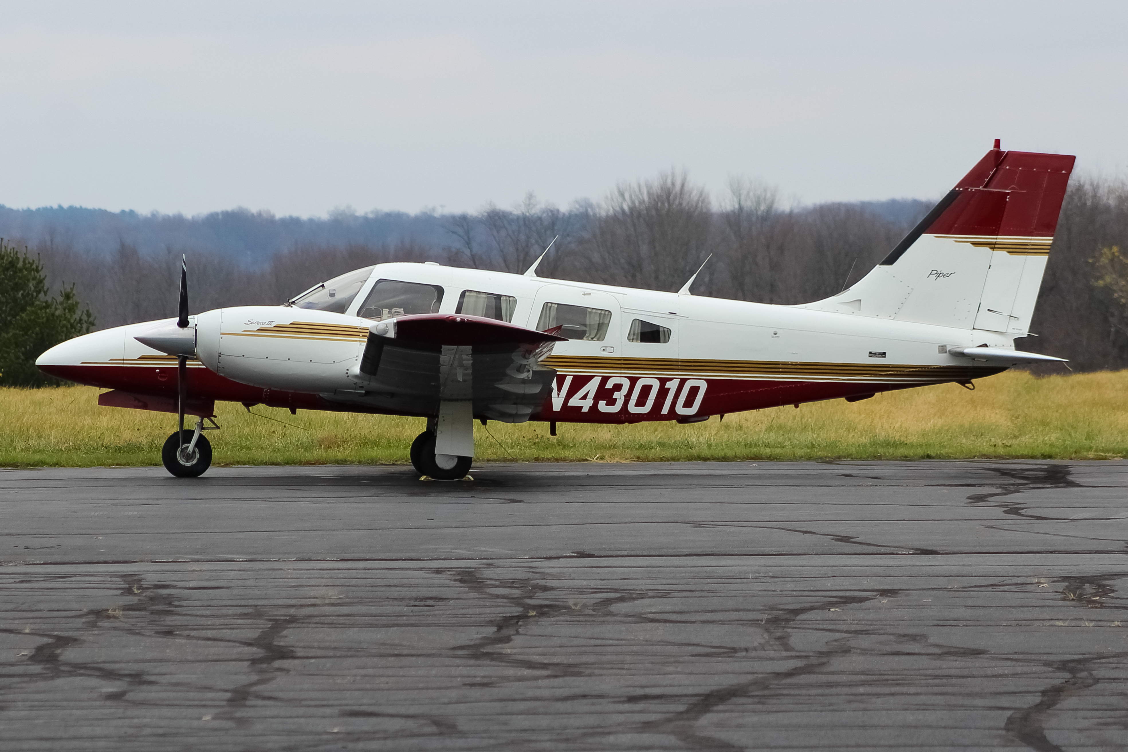 Full size: PRIVATE  Piper PA-34 N43010 at Clermont County Airport