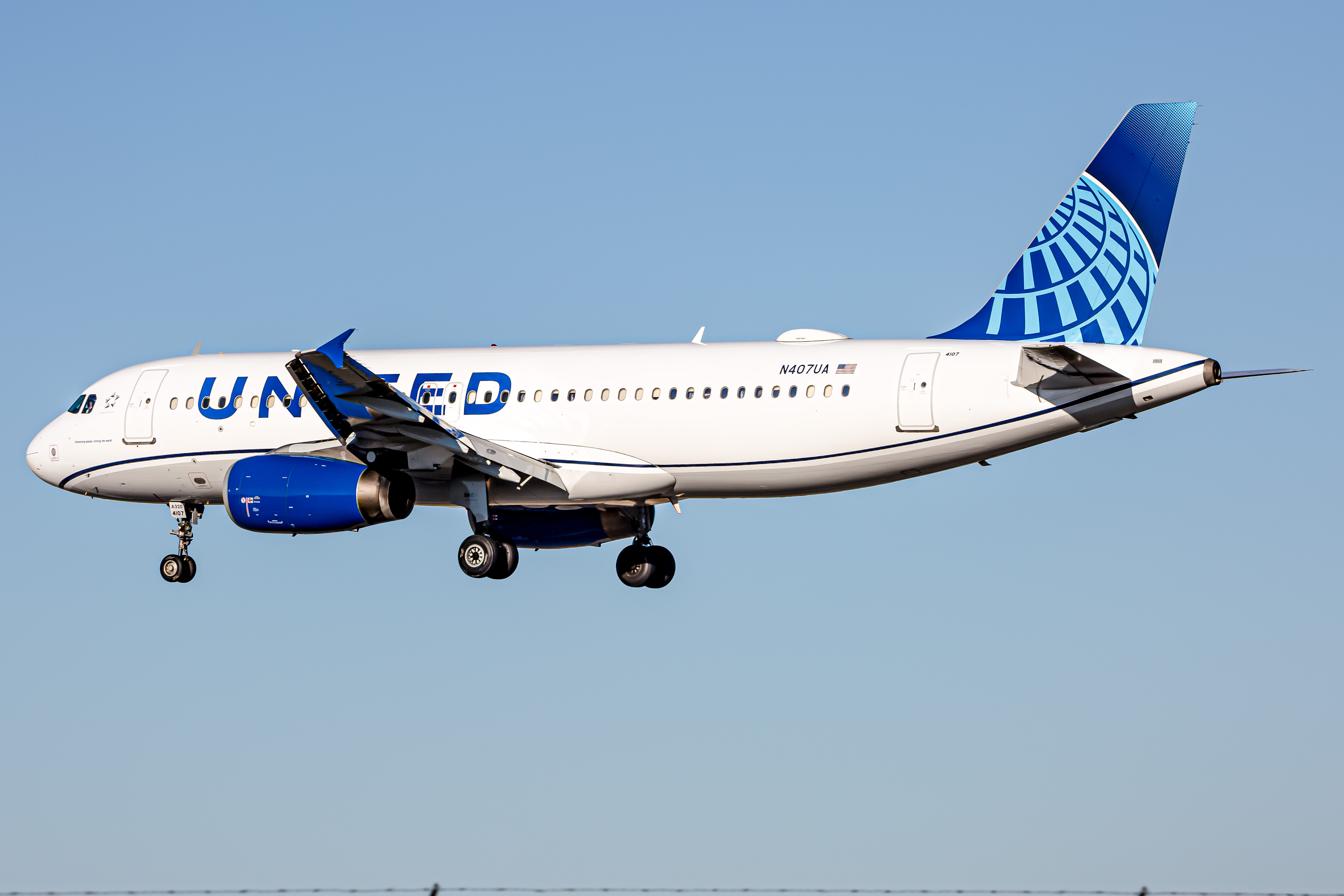 Full size: United Airlines Airbus A320 N407UA at Baltimore/Washington International Thurgood Marshall Airport