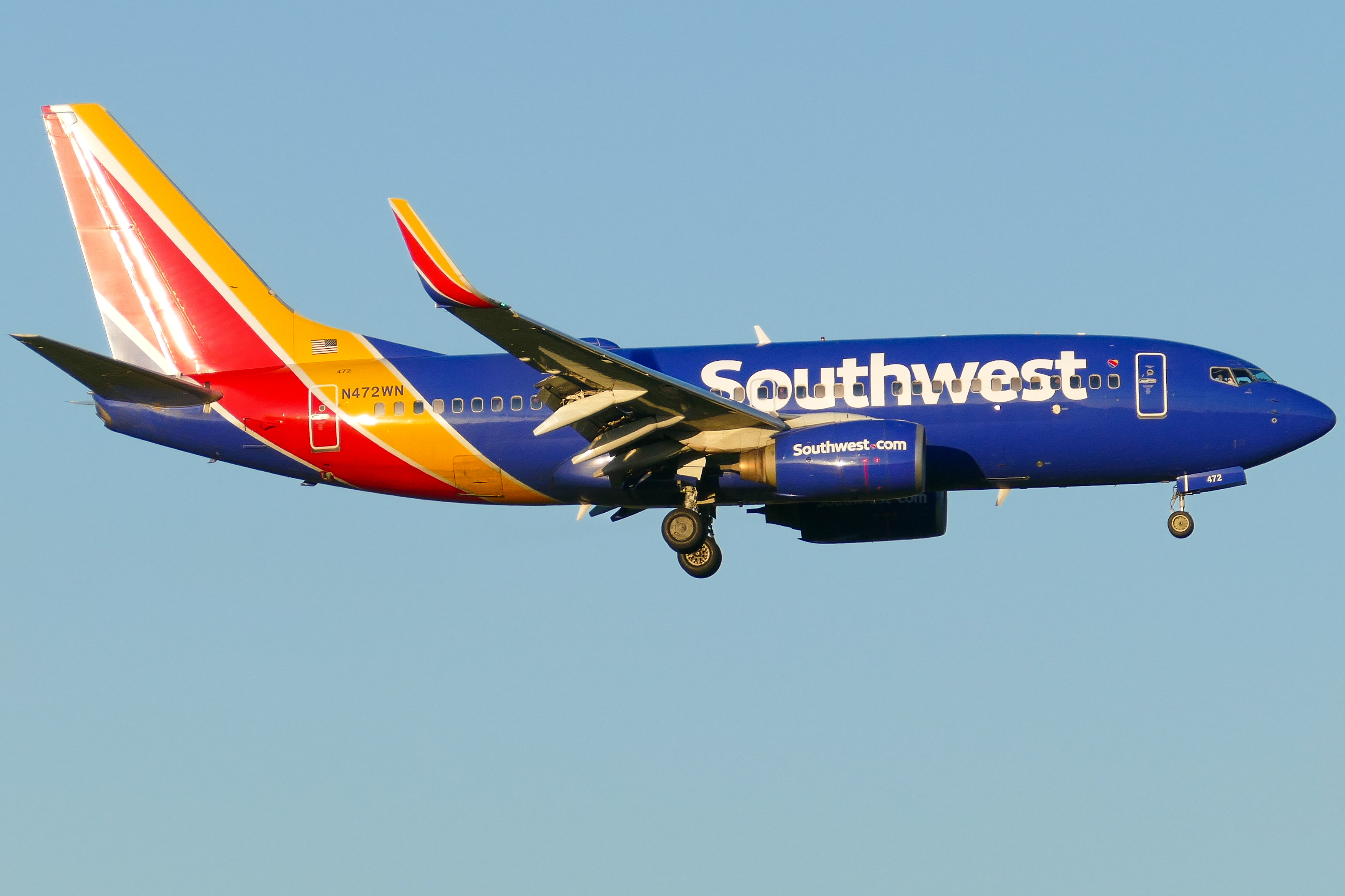 Full size: Southwest Airlines Boeing 737-700 N472WN at Austin-Bergstrom International Airport