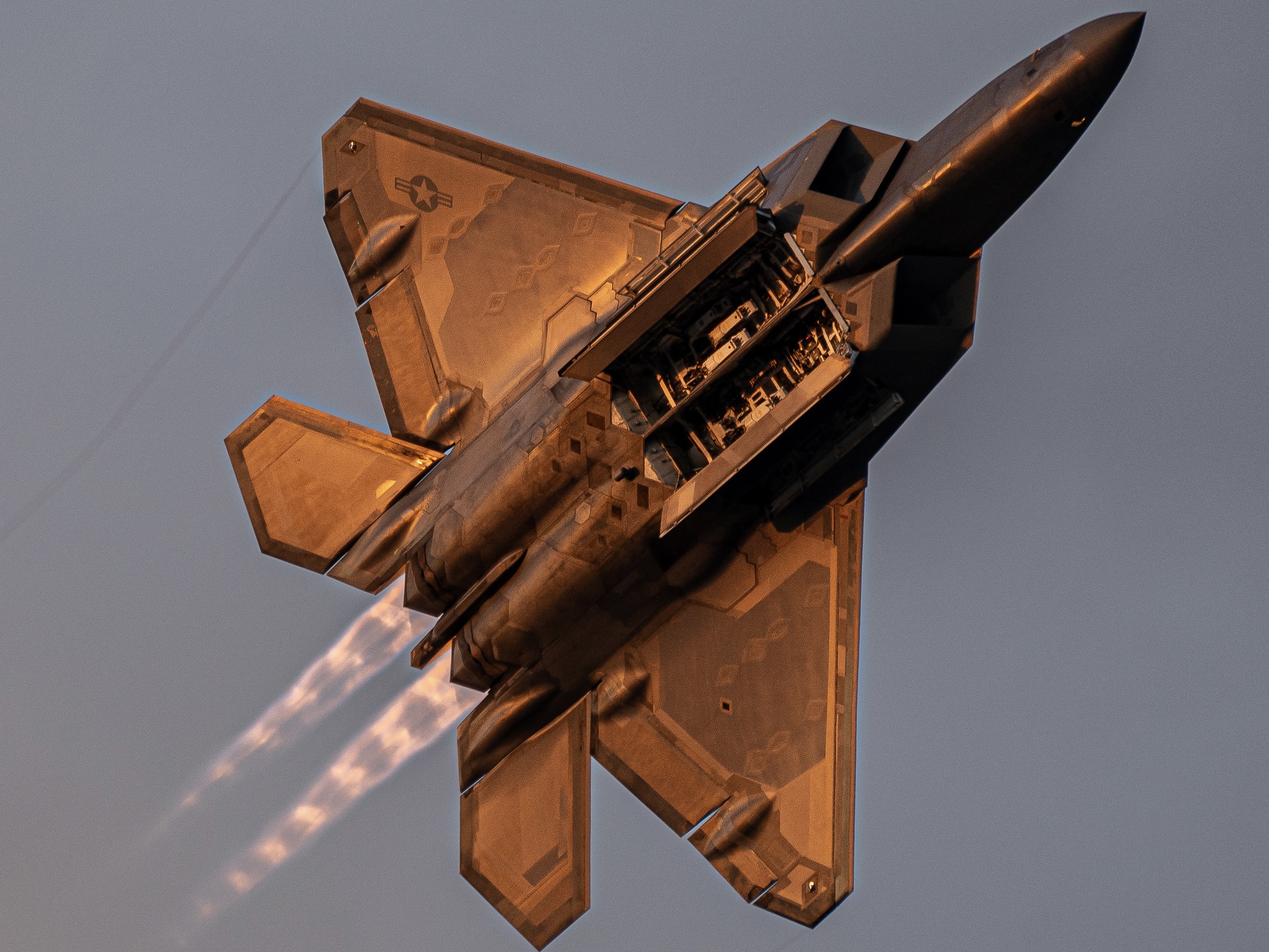 Full size: USAF - United States Air Force Lockheed Martin F-22A Raptor 08-4169 at Wittman Regional Airport
