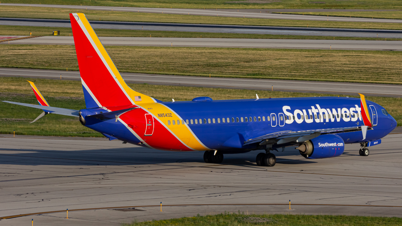 Full size: Southwest Airlines Boeing 737-800 N8543Z at John Glenn Columbus International Airport