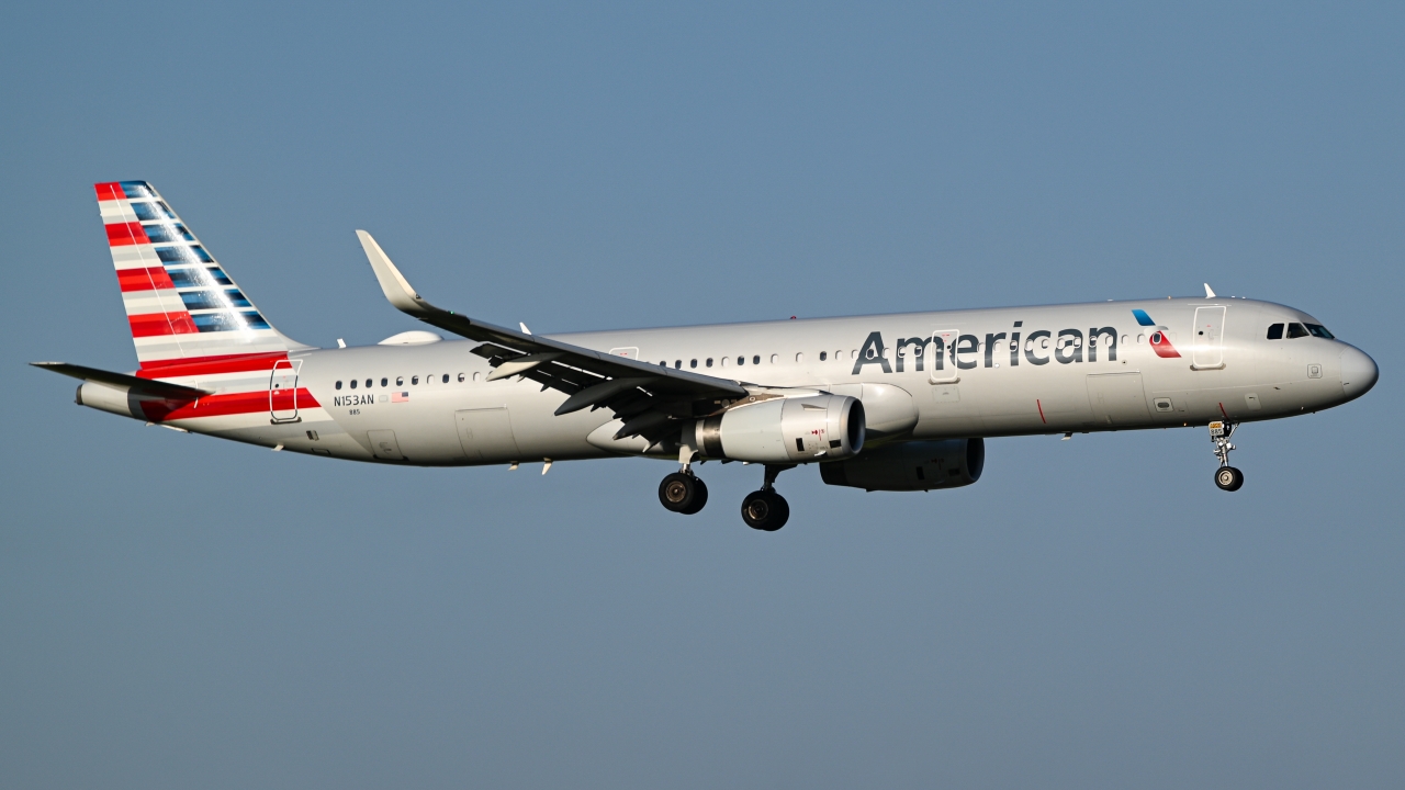 Full size: American Airlines Airbus A321-200 N153AN at Dallas-Fort Worth International Airport