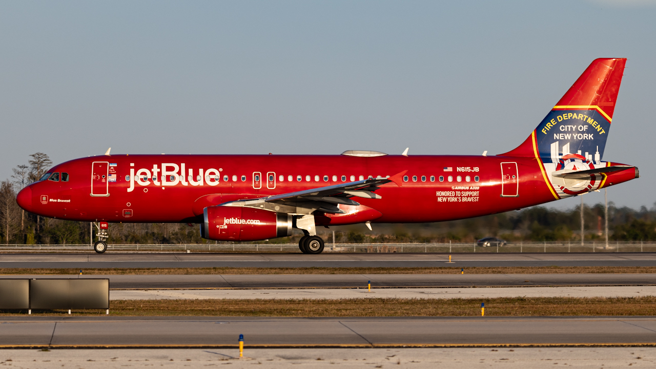 Full size: JetBlue Airways Airbus A320 N615JB at Orlando International Airport