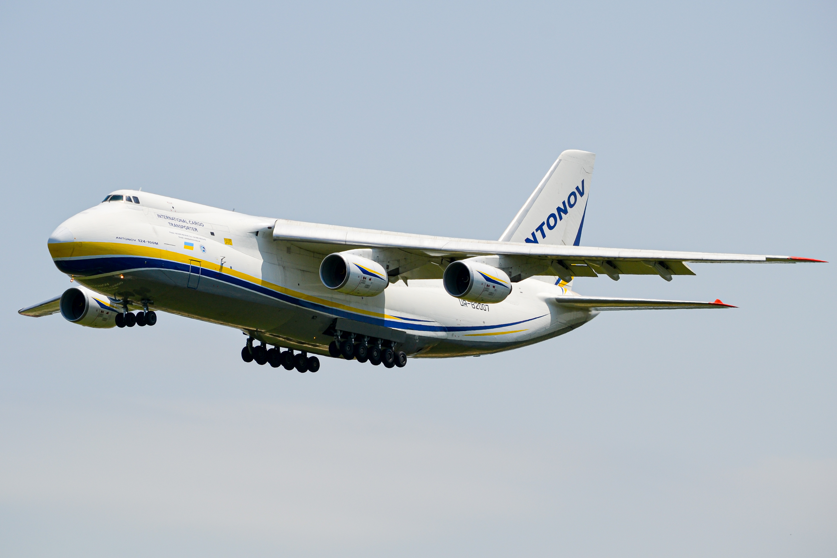Full size: Antonov Airlines Antonov An-124 UR-82007 at Dallas-Fort Worth International Airport