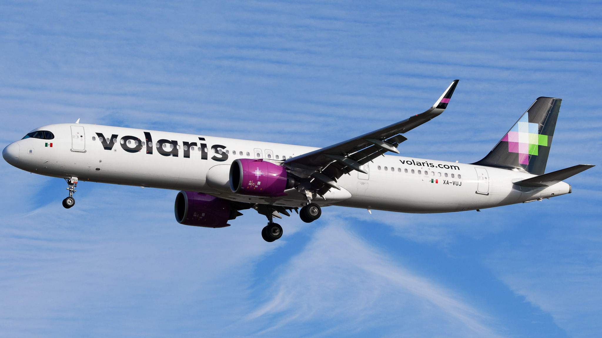 Full size: Volaris Airbus A321NEO XA-VUJ at Orlando International Airport