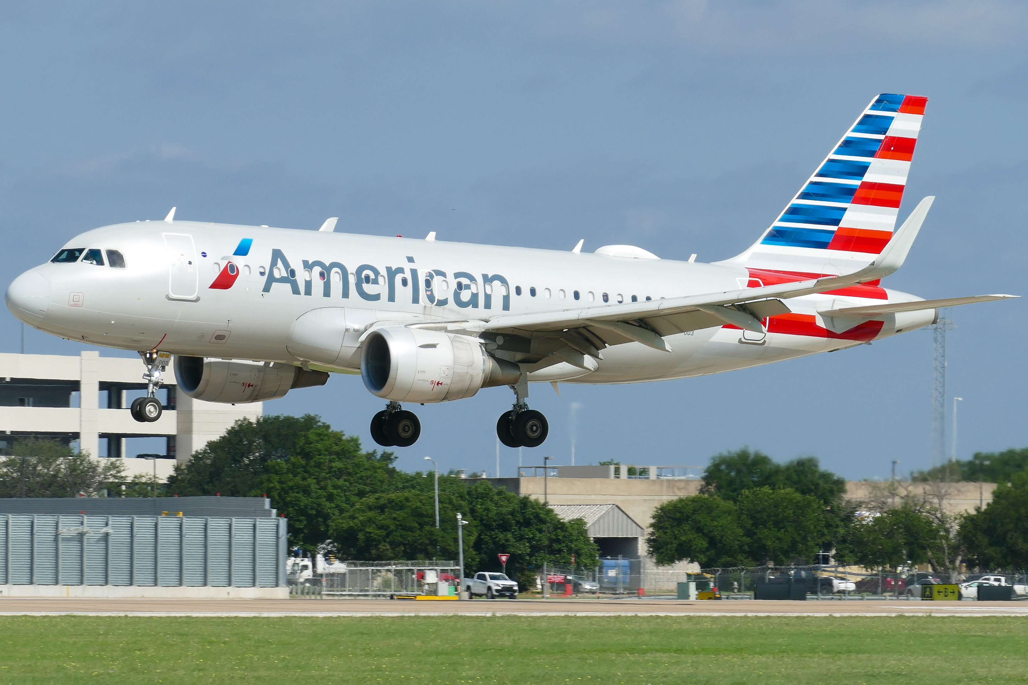 Full size: American Airlines Airbus A319 N93003 at Austin-Bergstrom International Airport