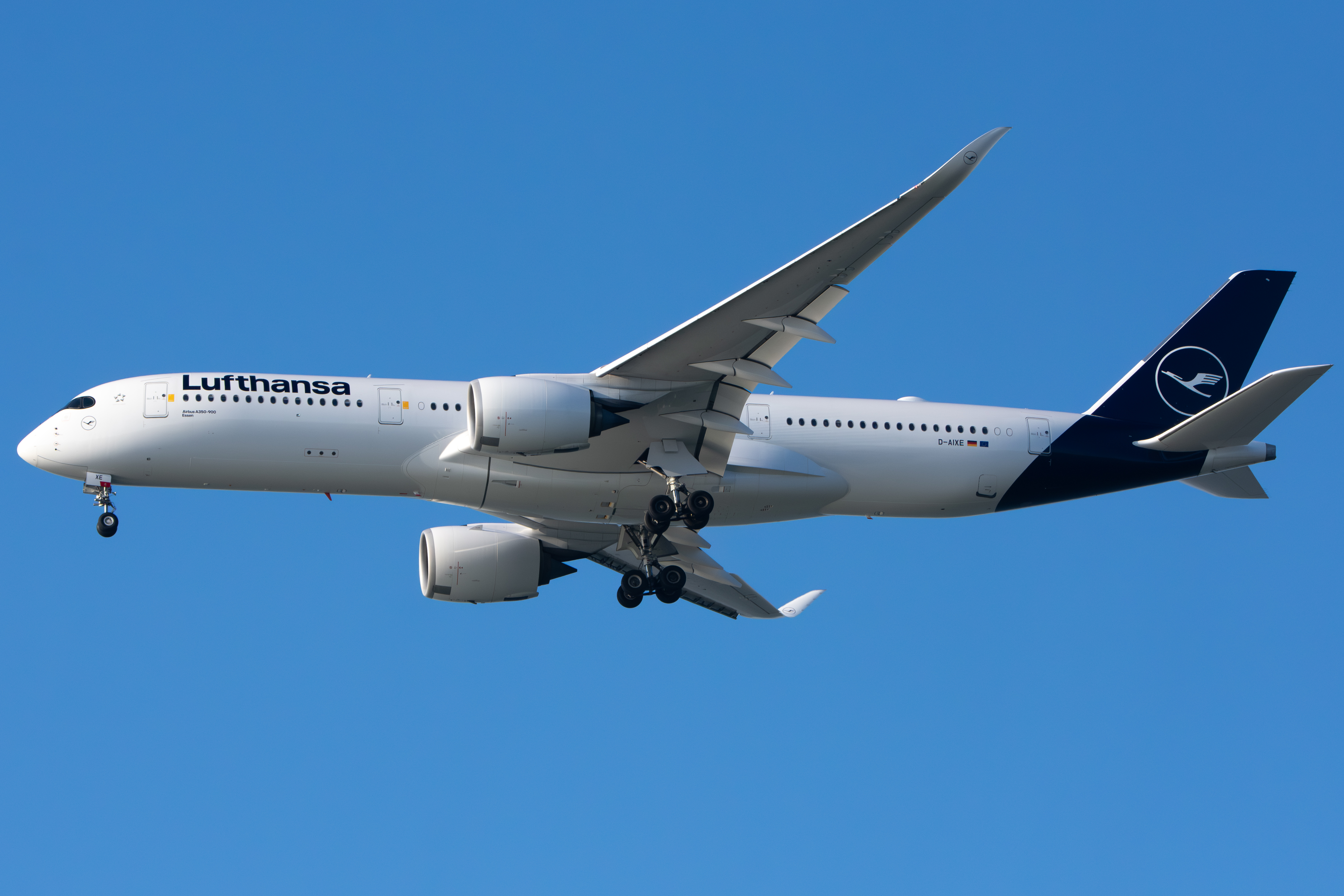Full size: Lufthansa Airbus A350-900 D-AIXE at San Francisco International Airport