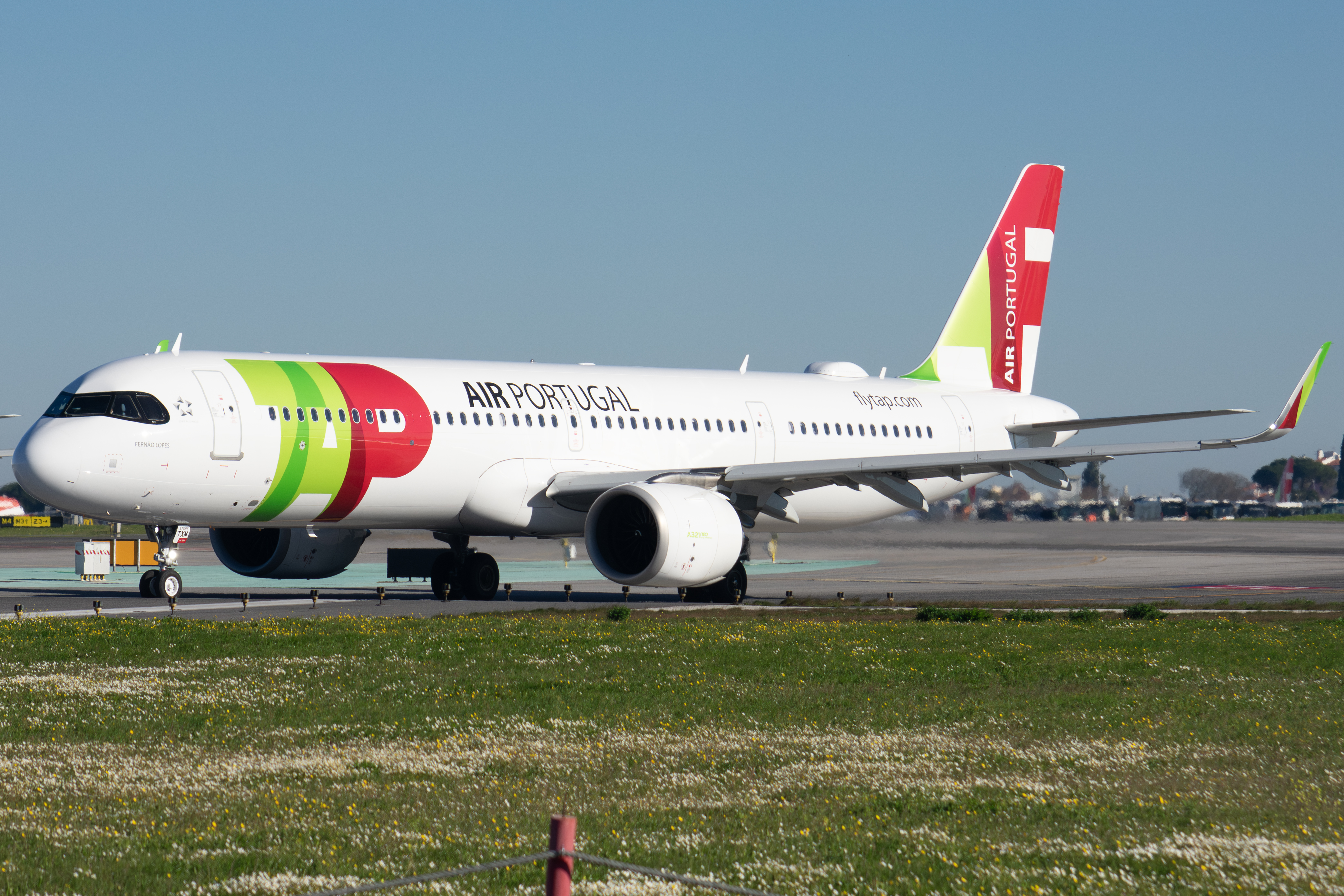 Full size: TAP Air Portugal Airbus A321NEO CS-TXM at Lisbon Humberto Delgado Airport