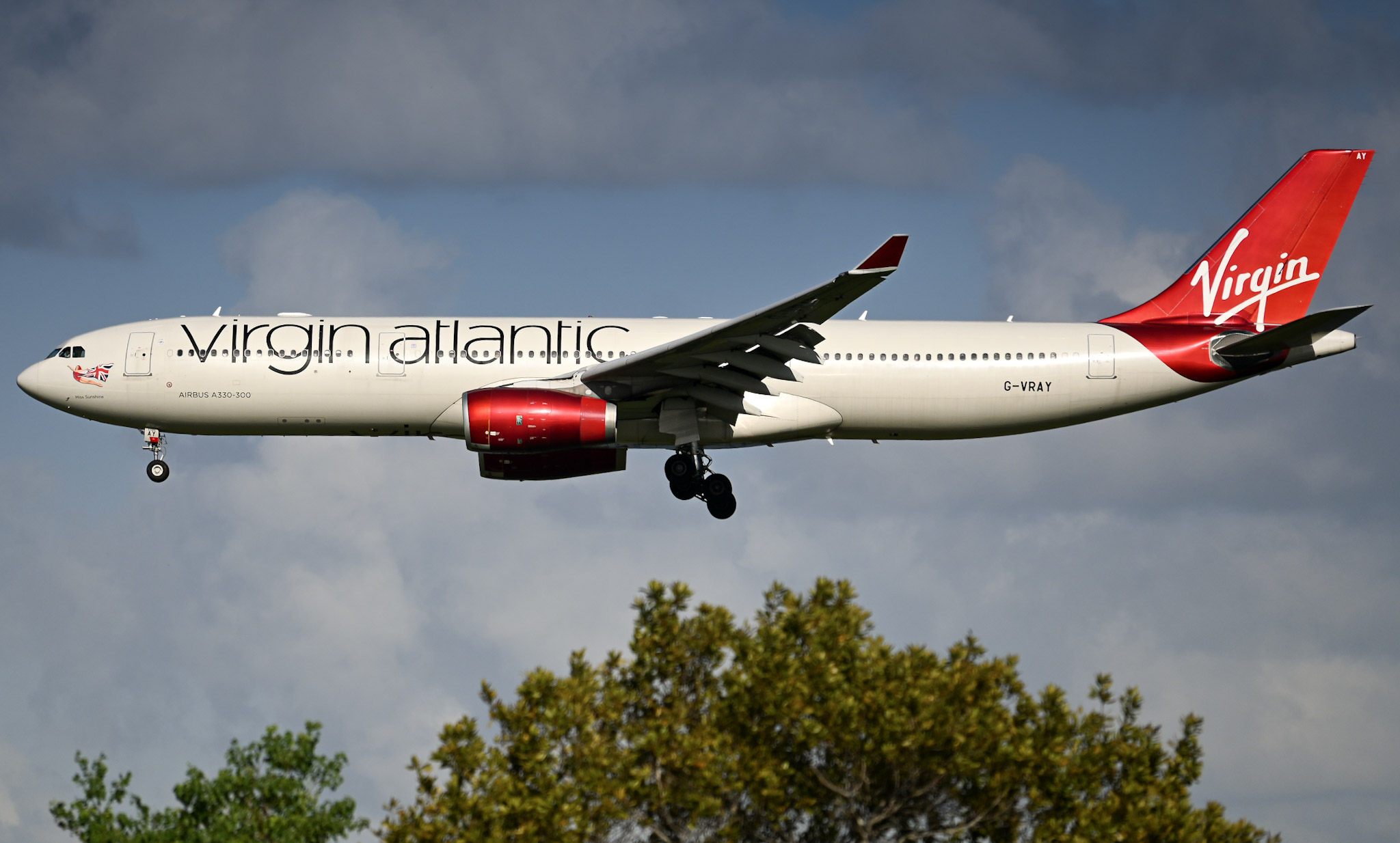 Full size: Virgin Atlantic Airbus A330-300 G-VRAY at Orlando International Airport