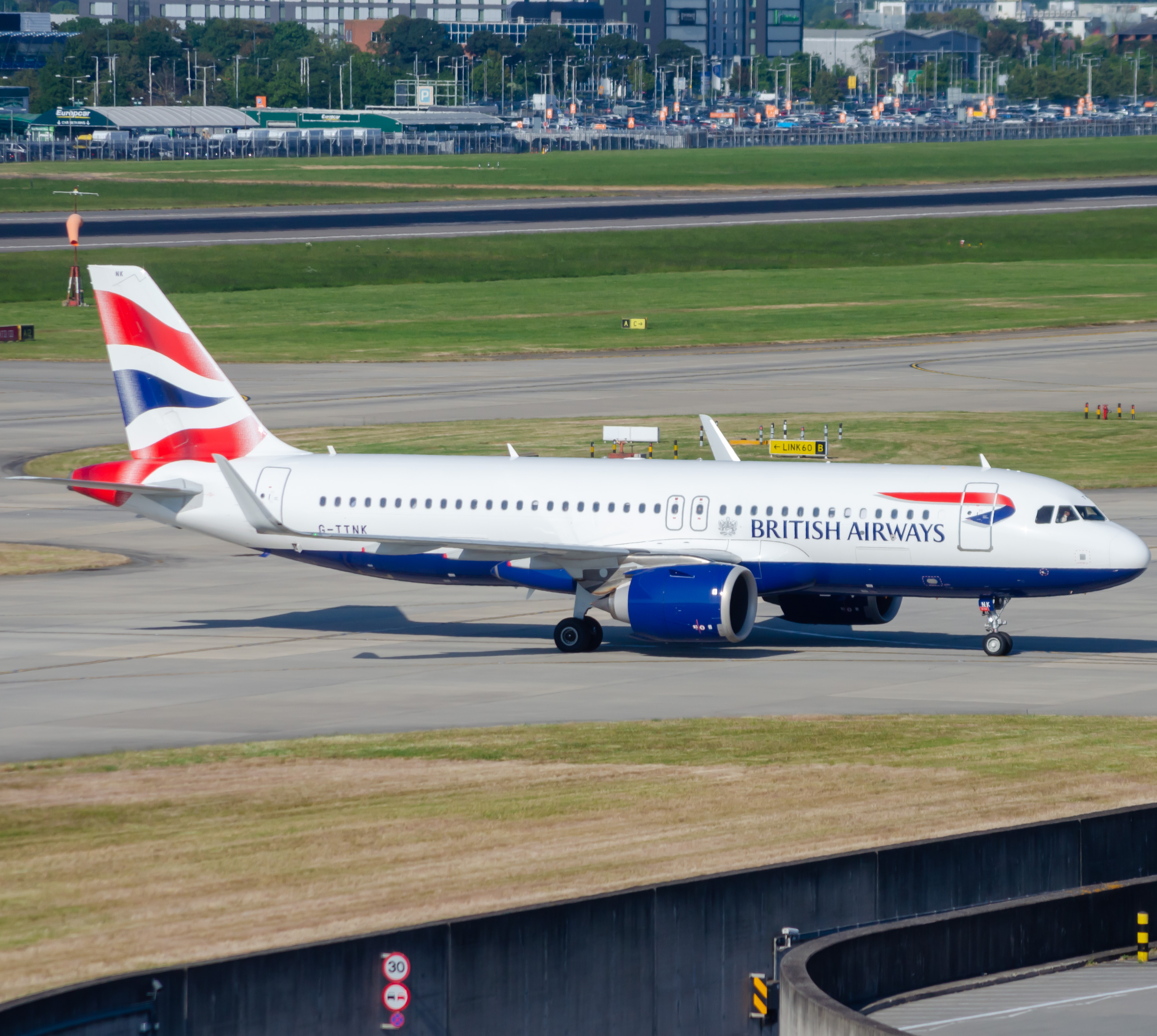Full size: British Airways Airbus A320NEO G-TTNK  at London Heathrow International Airport