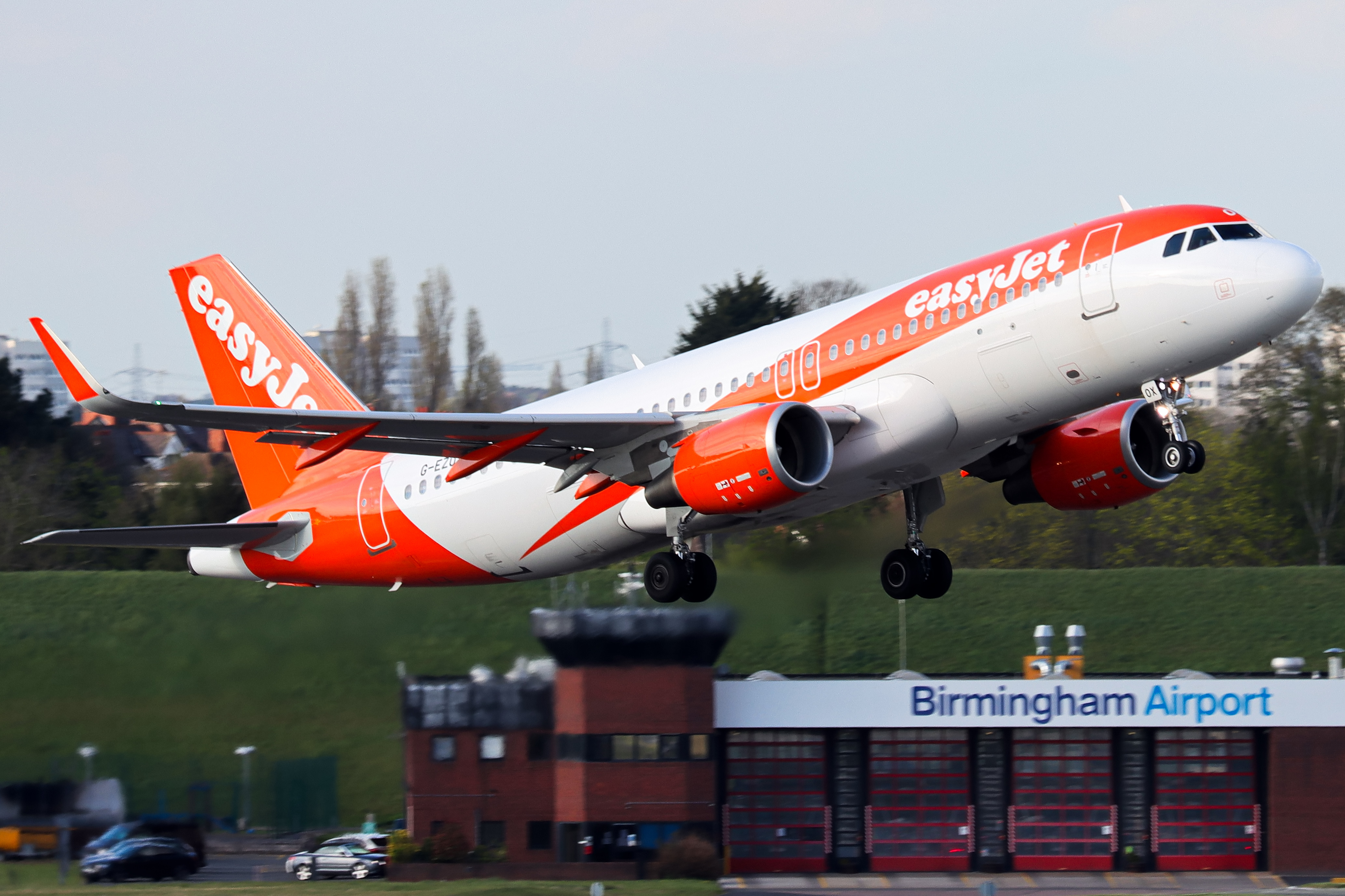 Full size: EasyJet Airbus A320 G-EZOX at Birmingham Airport