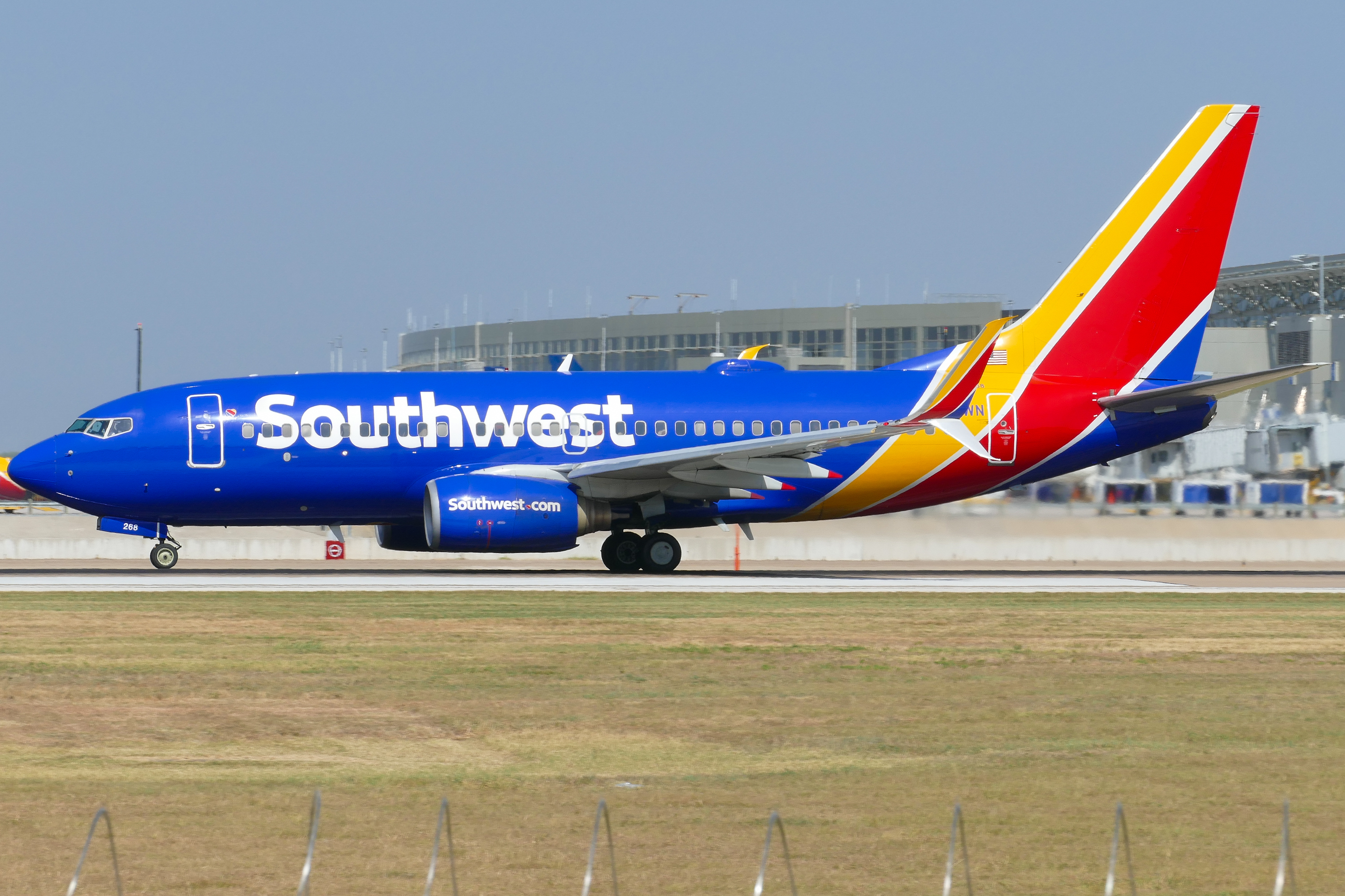 Full size: Southwest Airlines Boeing 737-700 N268WN at Austin-Bergstrom International Airport
