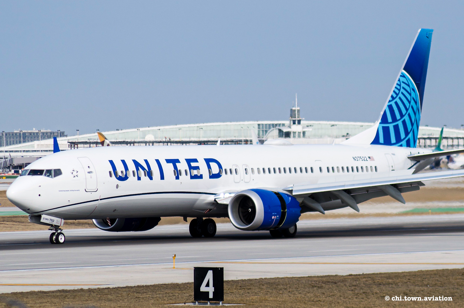 Full size: United Airlines Boeing 737 MAX 9 N37522 at Chicago O'Hare International Airport