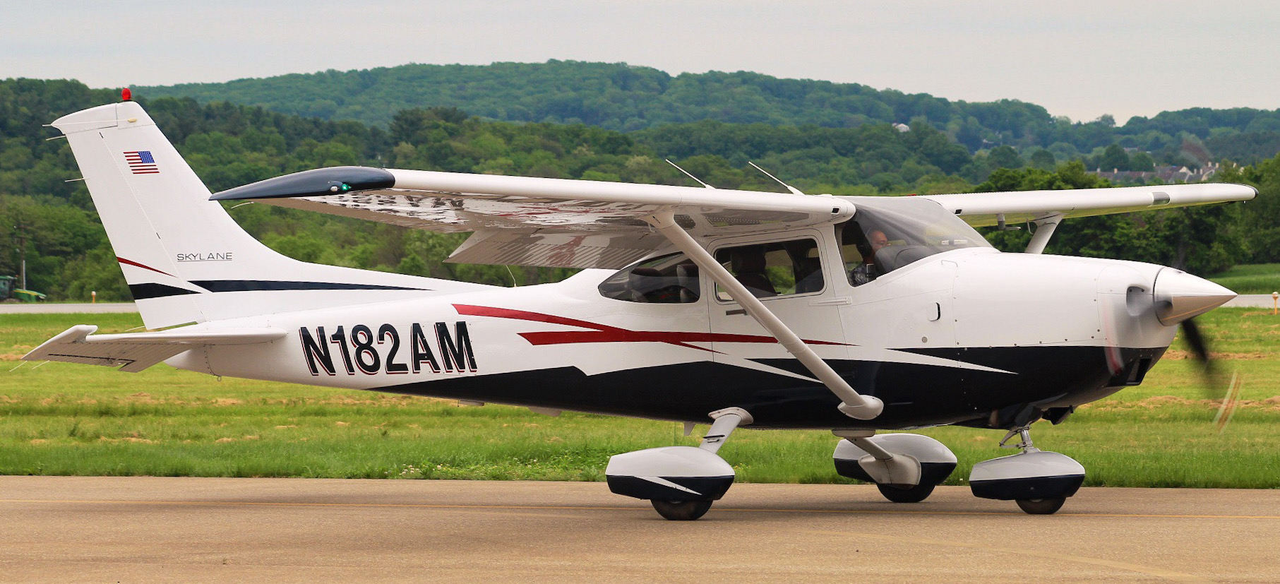 Full size: PRIVATE Cessna 182 Skylane N182AM at Frederick Municipal Airport