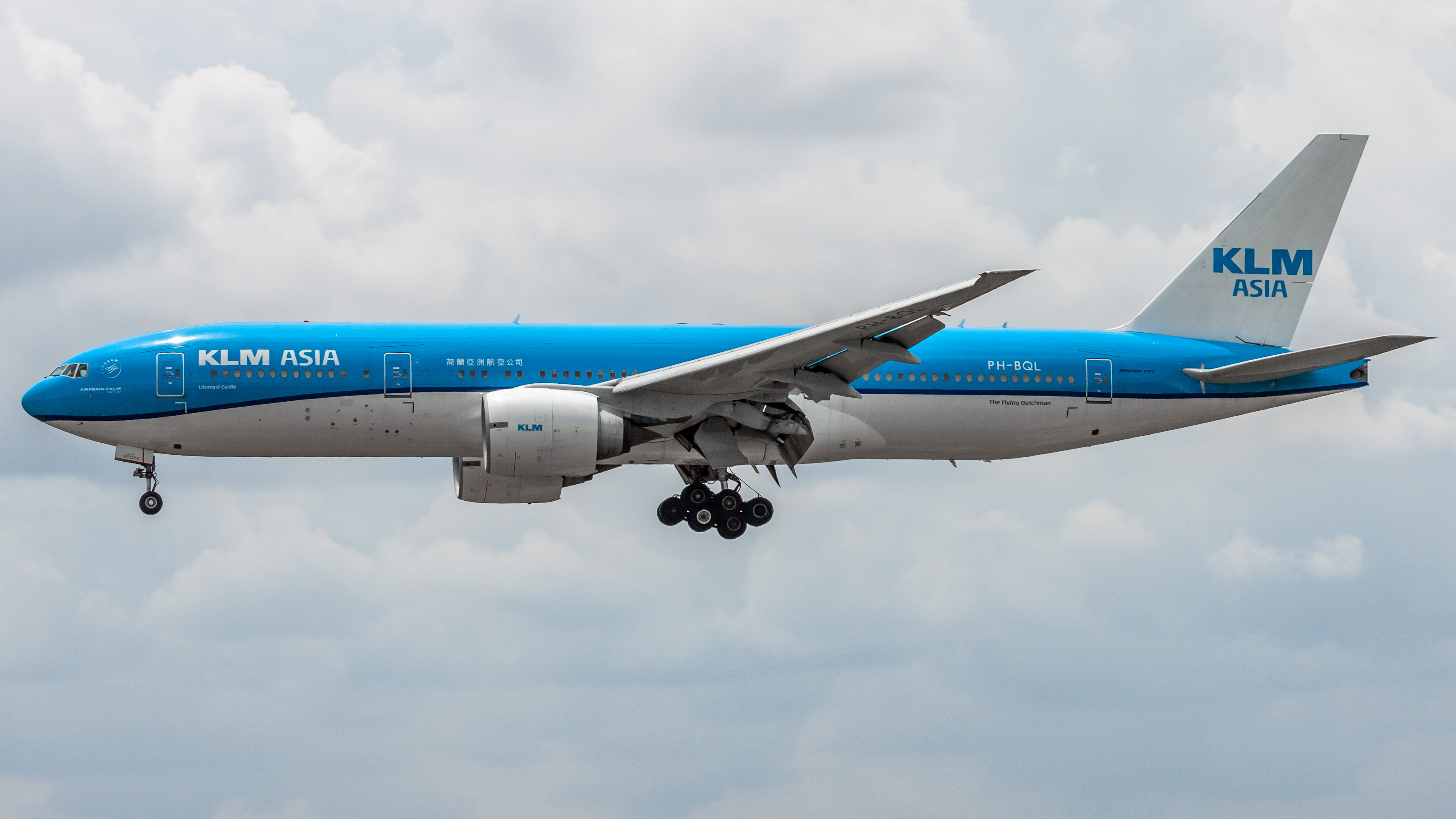 Full size: KLM Asia Boeing 777-200ER PH-BQL at Houston-George Bush Intercontinental Airport