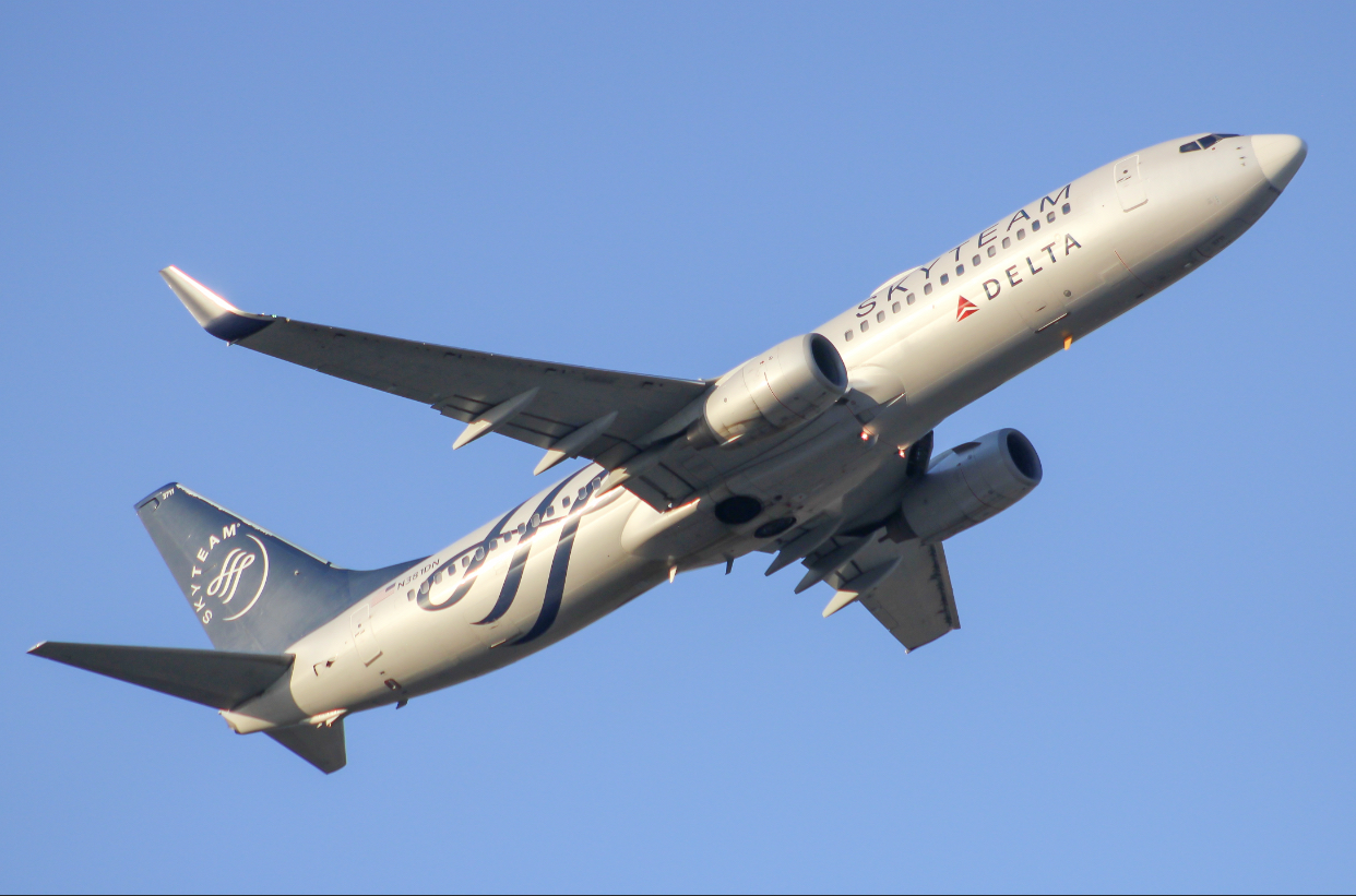 Full size: Delta Airlines Boeing 737-800 N381DN at Baltimore/Washington International Thurgood Marshall Airport