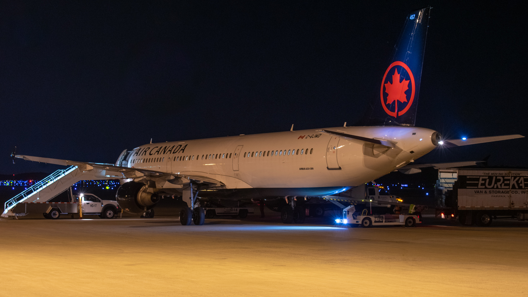 Full size: Air Canada Airbus A321-200 C-GJWD at Washington Dulles International Airport