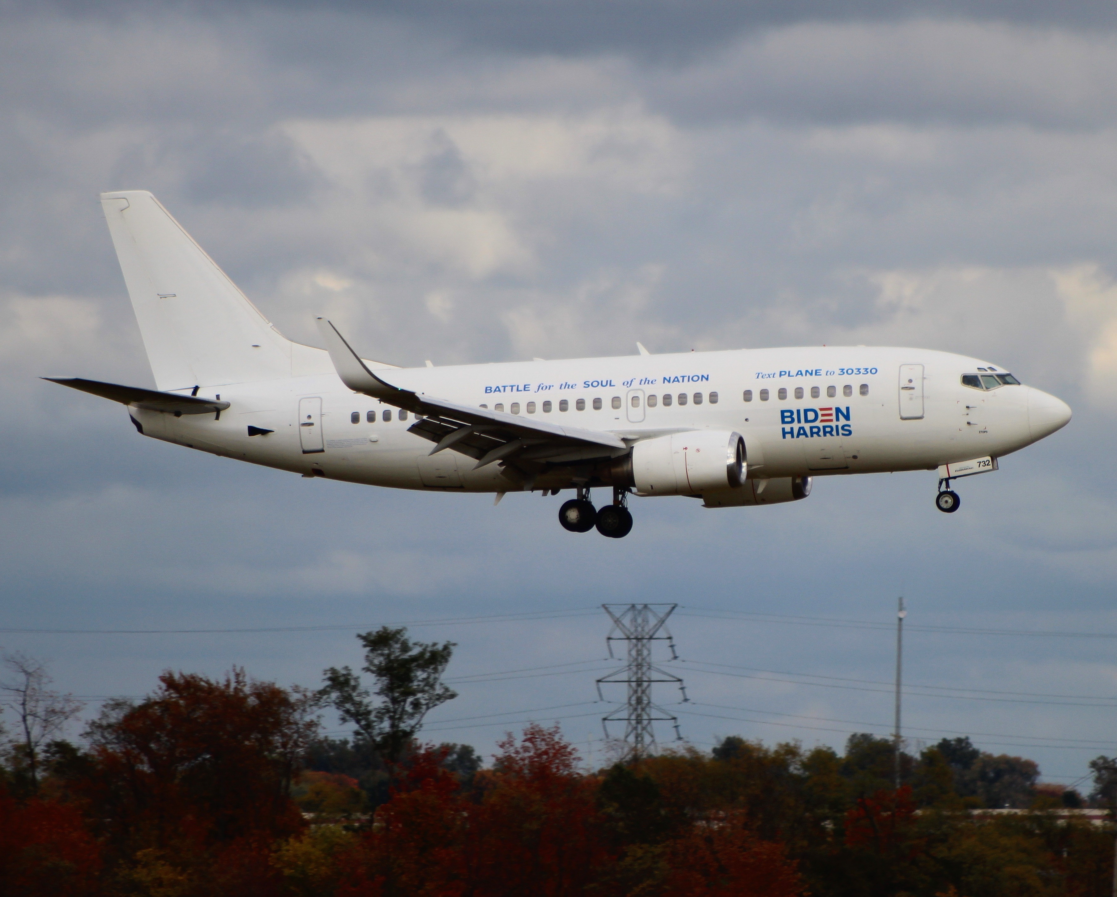 Full size: Kaiser Air Boeing 737-500 N732KA at Cincinnati/Northern Kentucky International Airport