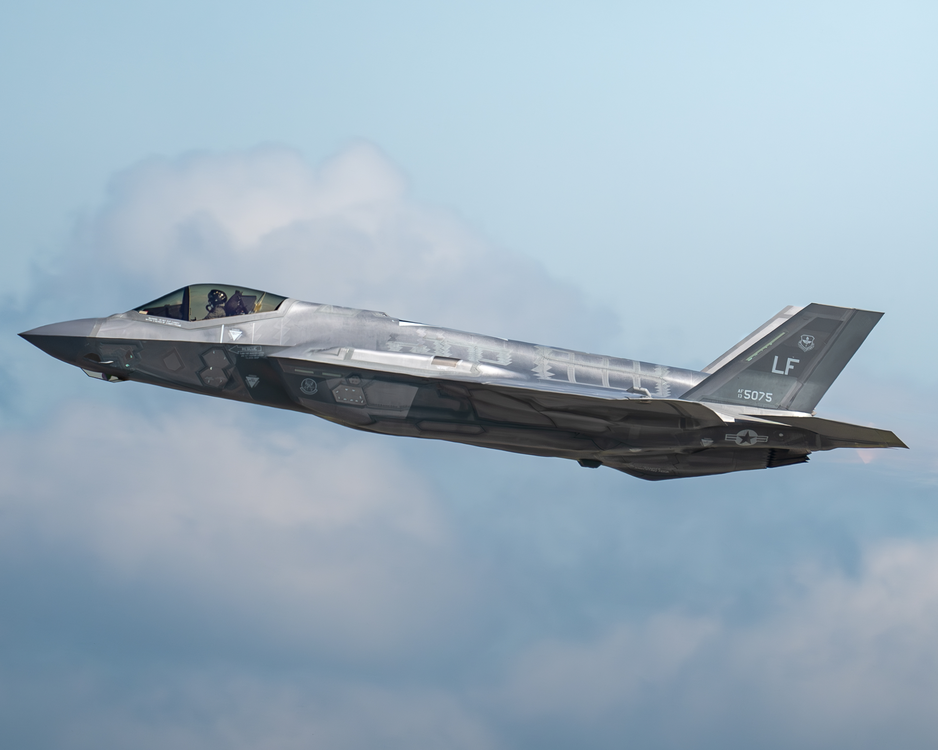 Full size: USAF - United States Air Force Lockheed Martin F-35 Lightning 13-5075 at James M Cox Dayton International Airport