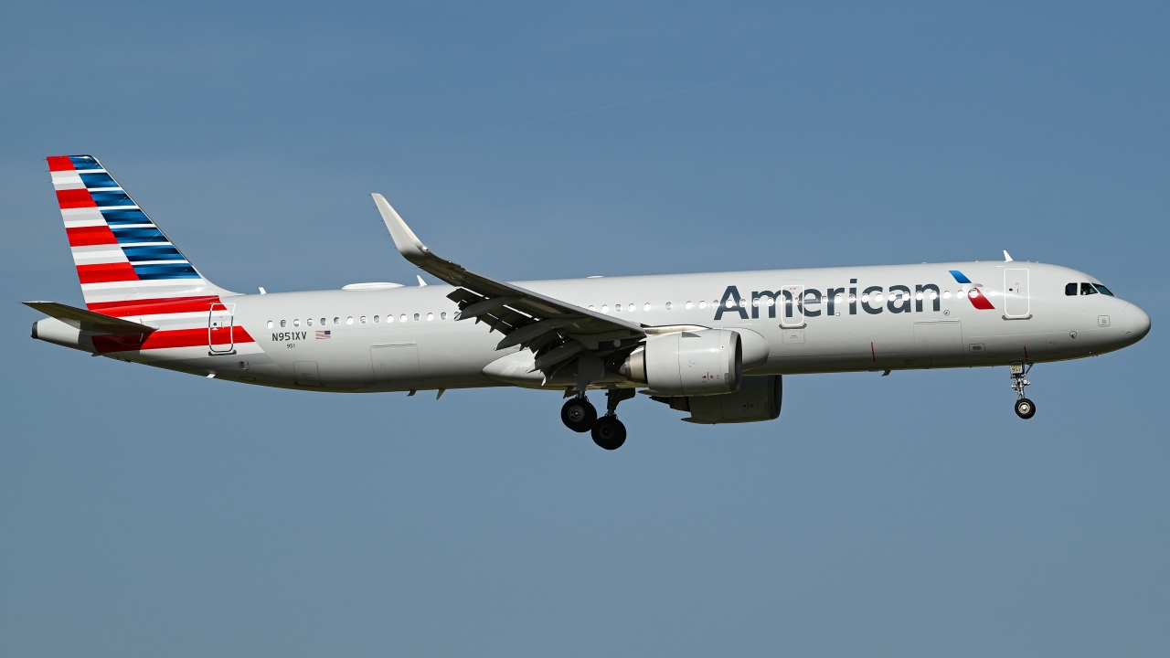 Full size: American Airlines Airbus A321NEO N951XV at Dallas-Fort Worth International Airport