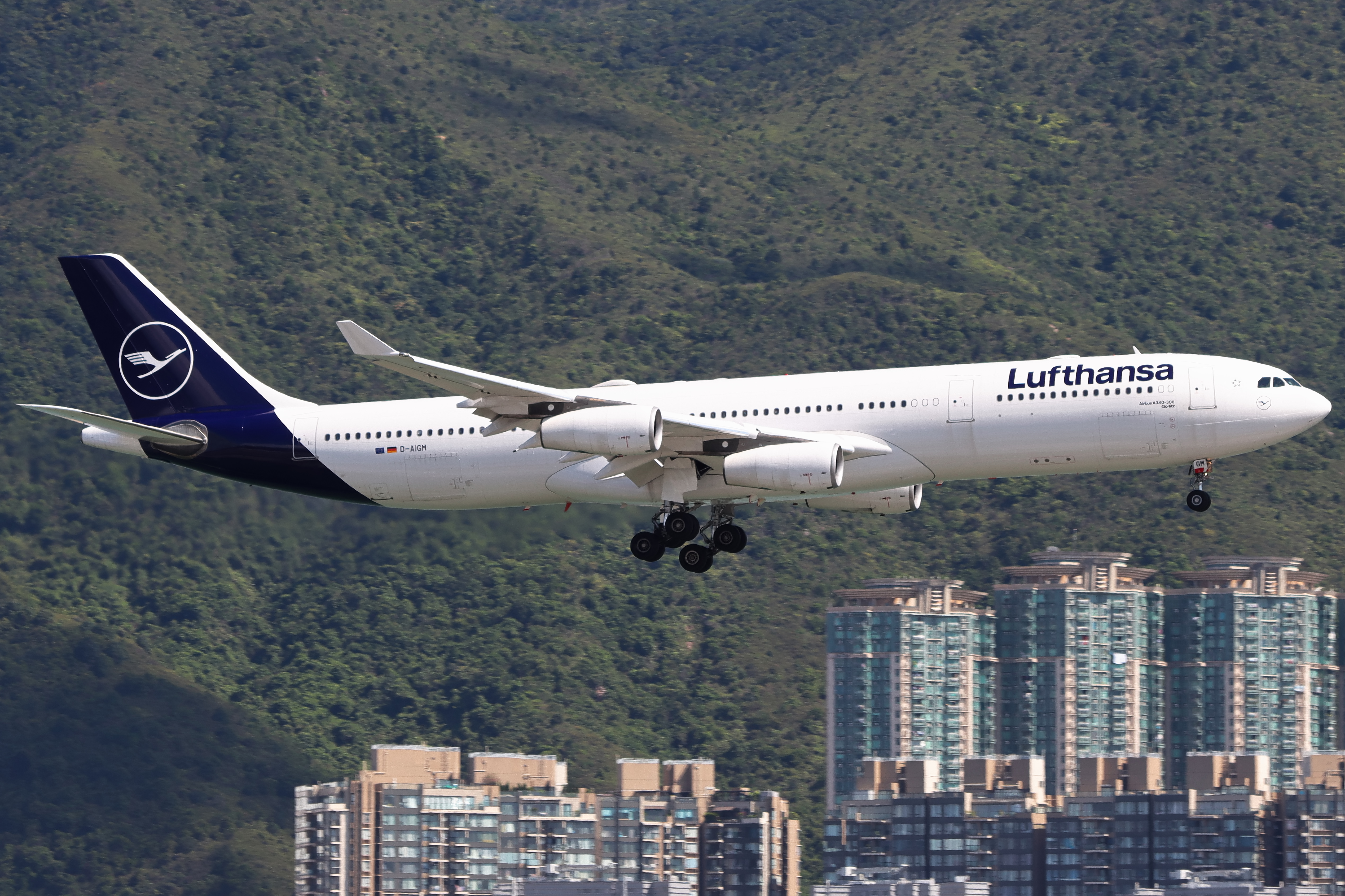 Full size: Lufthansa Airbus A340-300 D-AIGM at Hong Kong International Airport