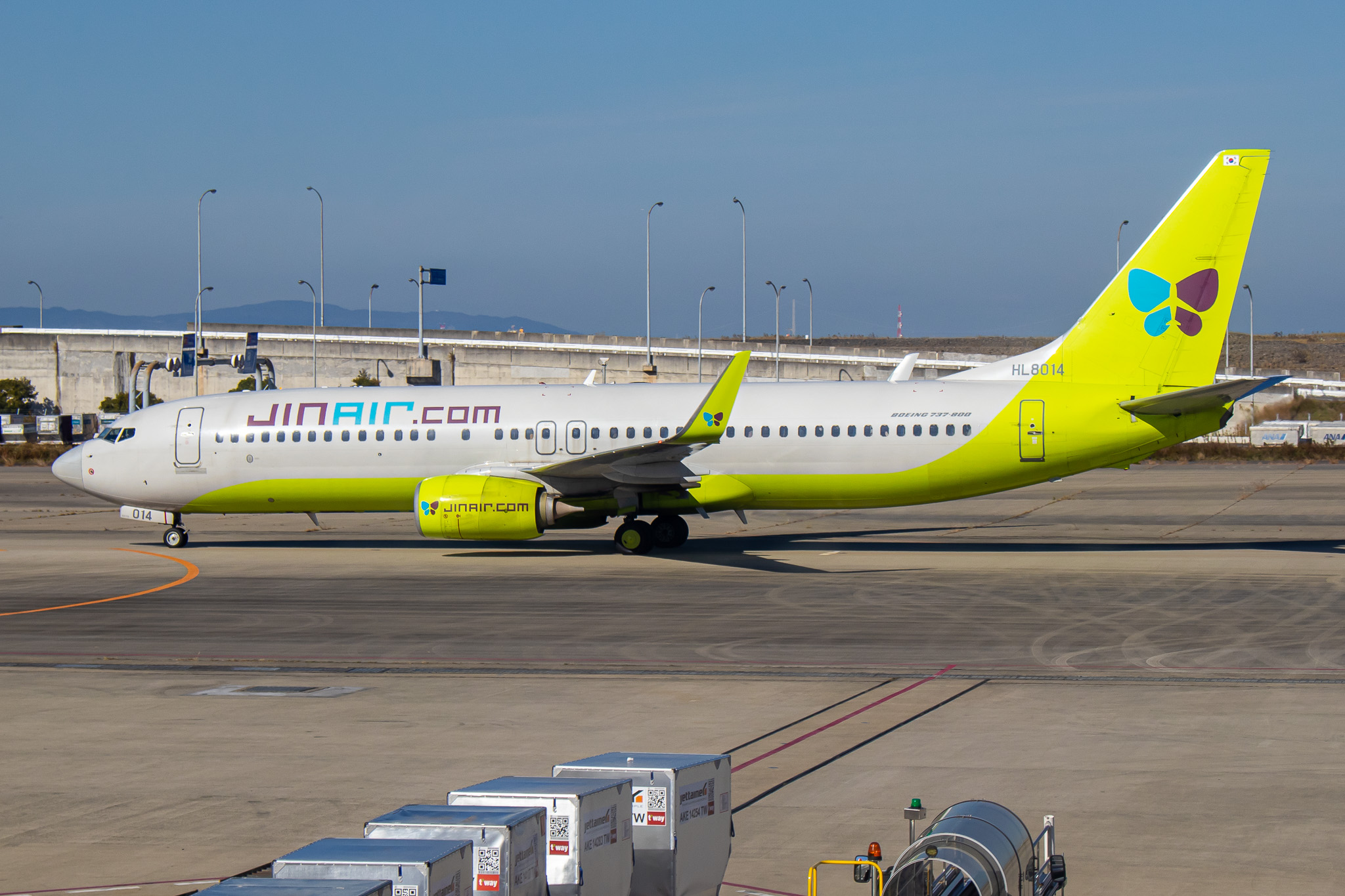 Full size: Jin Air Boeing 737-800 HL8014 at Osaka Kansai International Airport