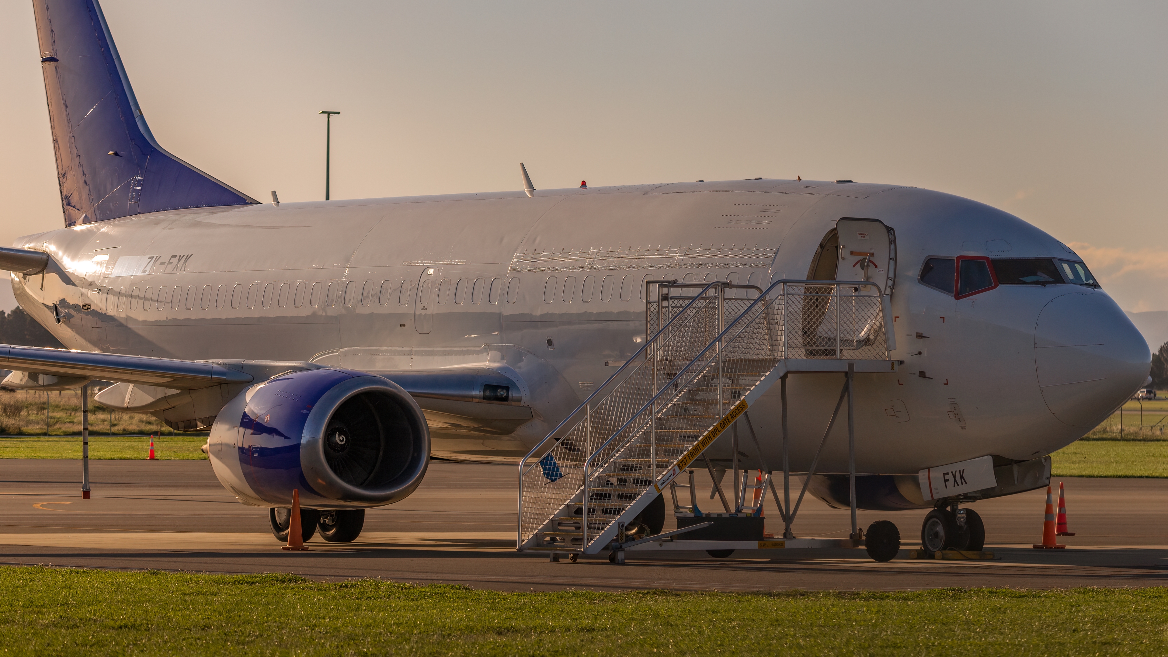 Full size: Airwork Boeing 737-300F ZK-FXK at Christchurch International Airport