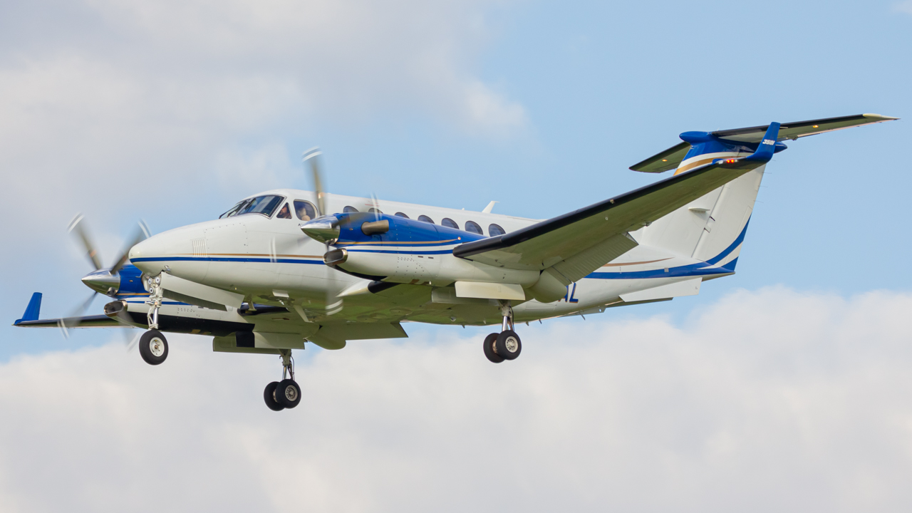 Full size: PRIVATE Beechcraft King Air 300 N350AL at John Glenn Columbus International Airport