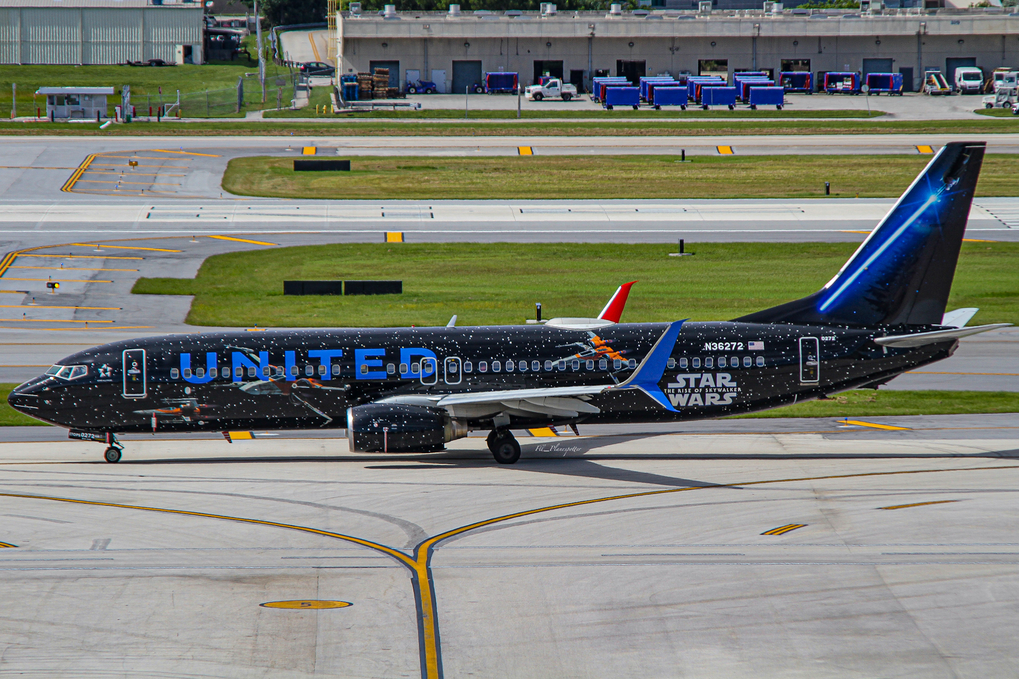 Full size: United Airlines Boeing 737-800 N36272 at Fort Lauderdale/Hollywood International Airport