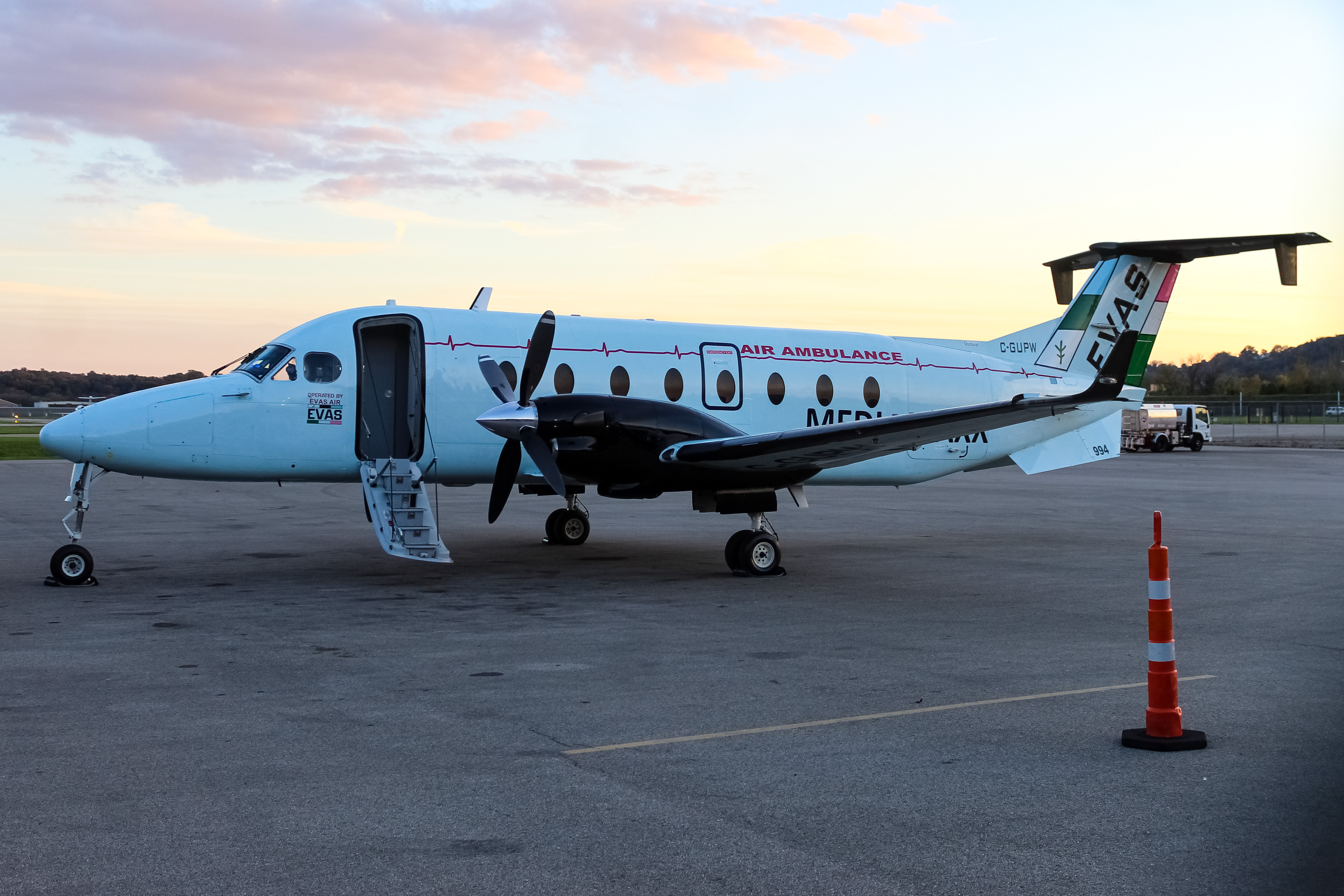 Full size: EVAS Air Beechcraft 1900D C-GUPW at Cincinnati Municipal Airport/Lunken Field