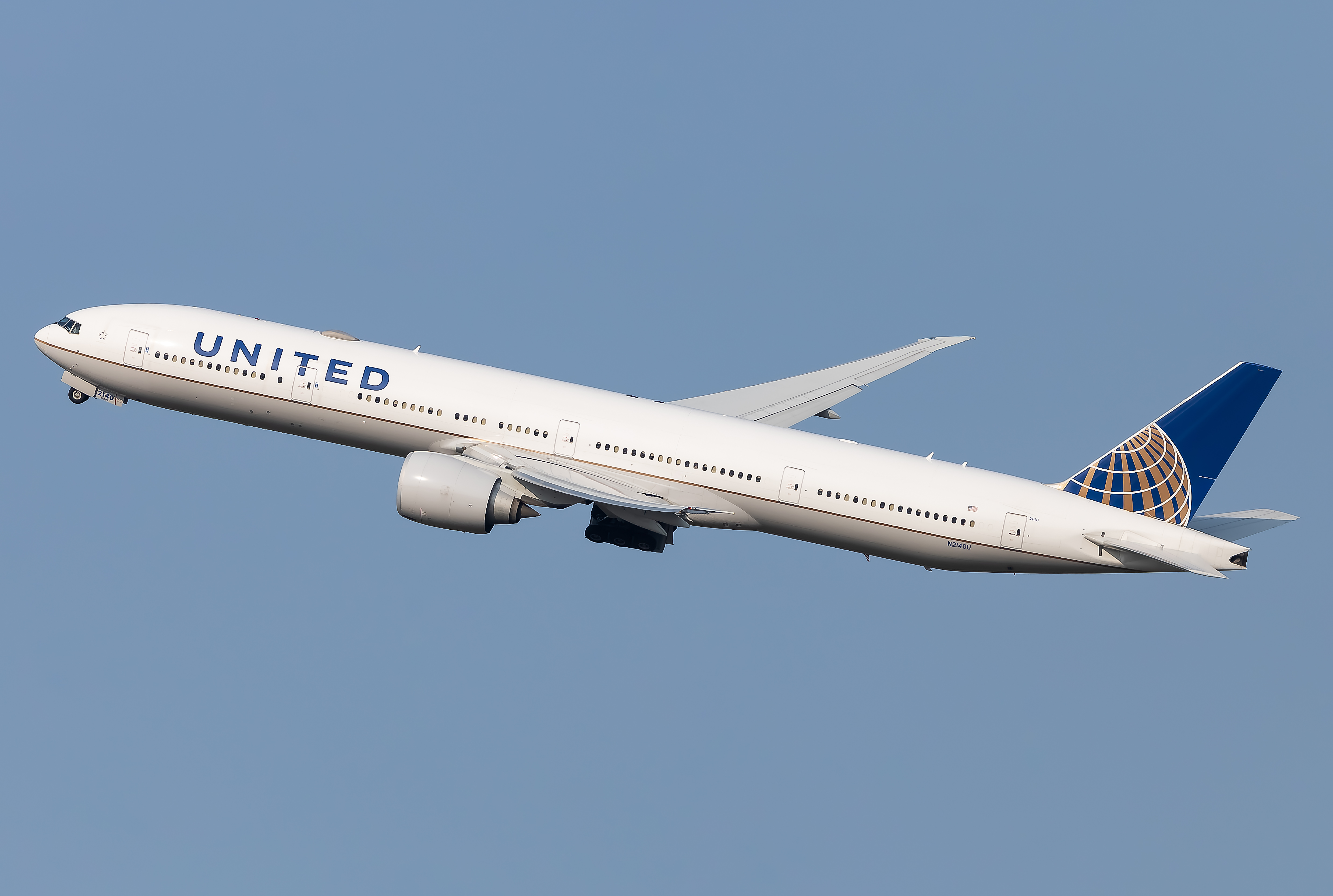 Full size: United Airlines Boeing 777-300ER N2140U at Washington Dulles International Airport