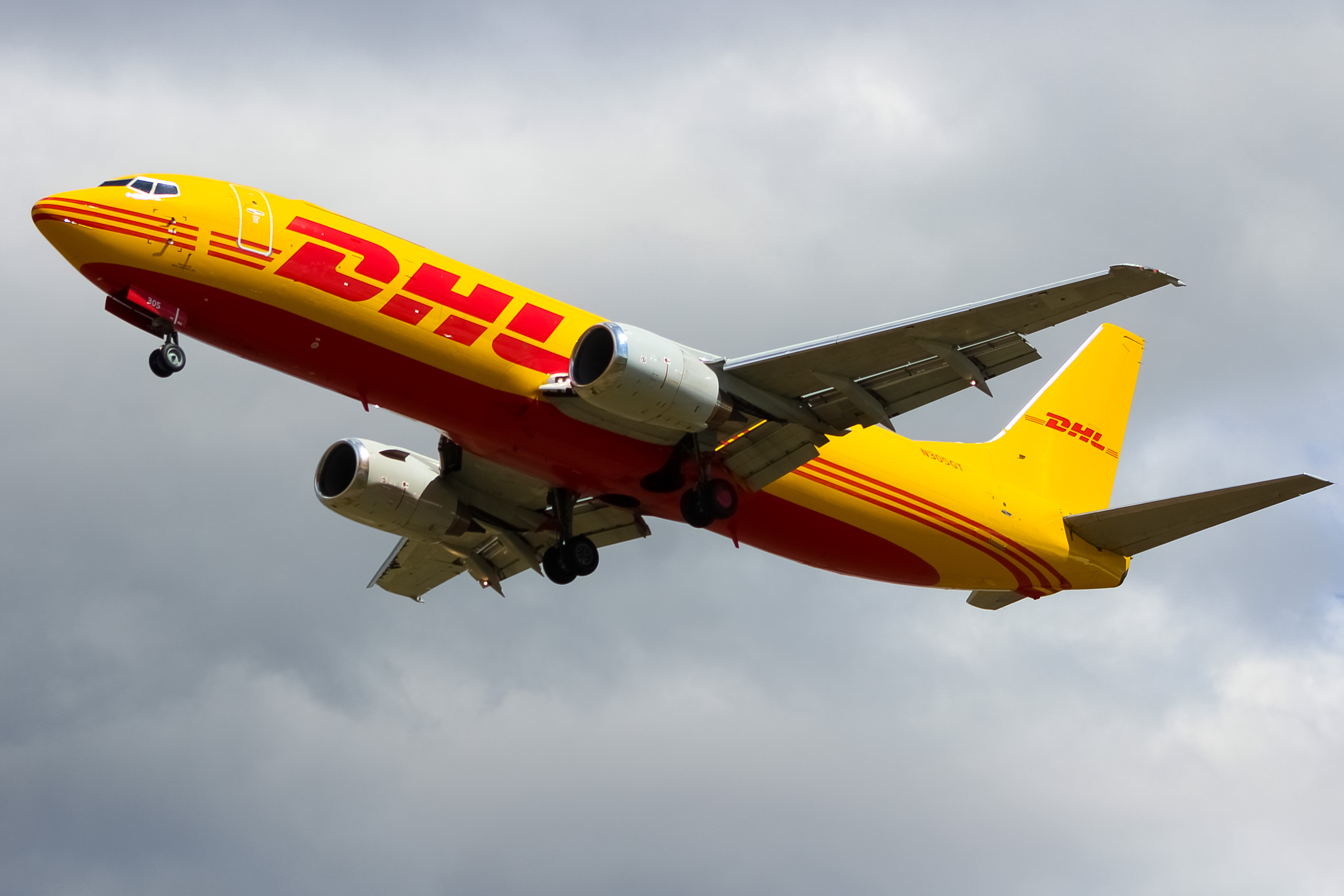 Full size: DHL Boeing 737-400F N305GT at Cincinnati/Northern Kentucky International Airport