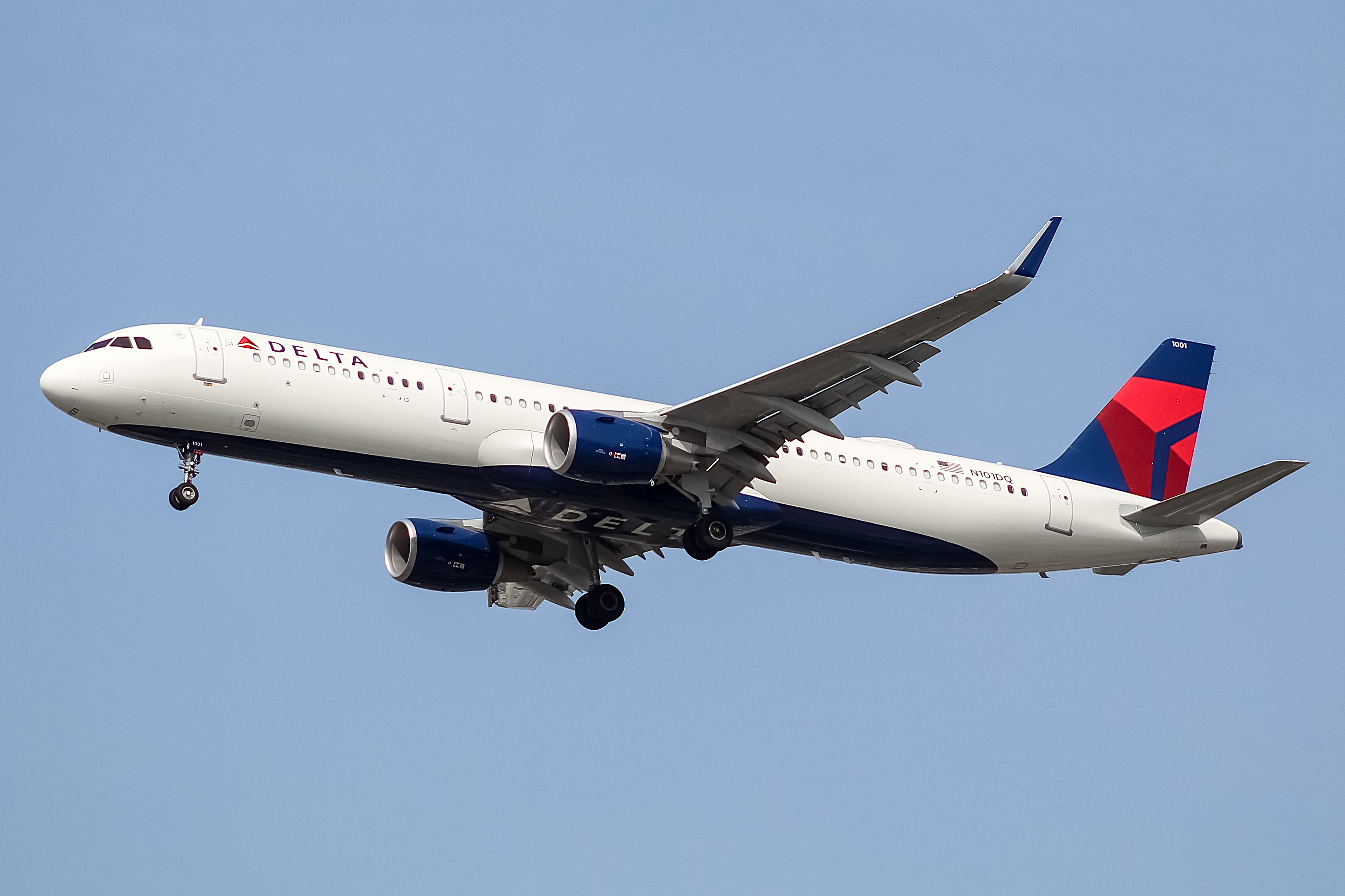 Full size: Delta Airlines Airbus A321-200 N101DQ at Chicago O'Hare International Airport