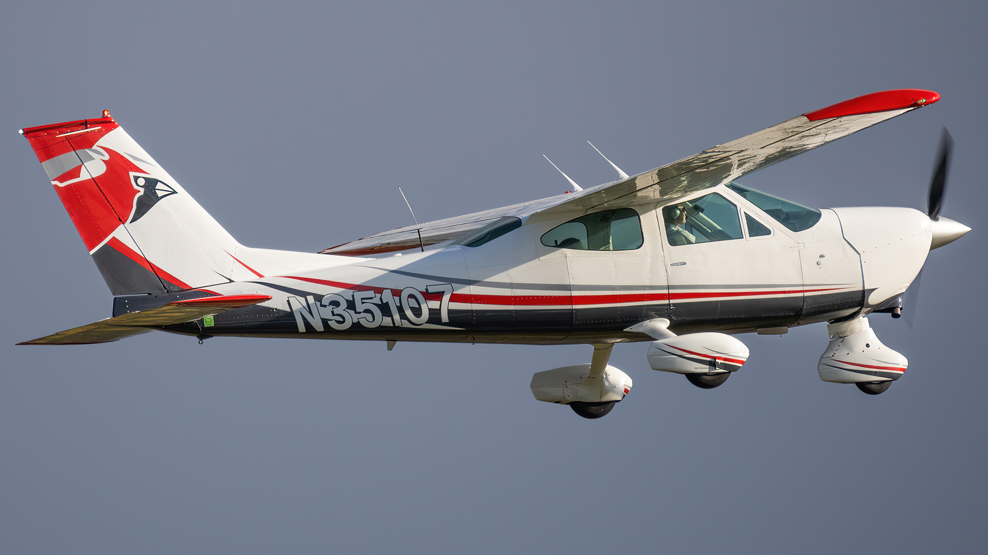 Full size: PRIVATE Cessna 177 Cardinal N35107 at Frederick Municipal Airport