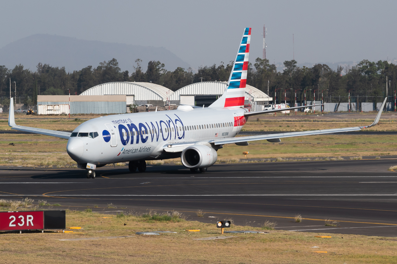 Full size: American Airlines Boeing 737-800 N838NN at Mexico City International Airport