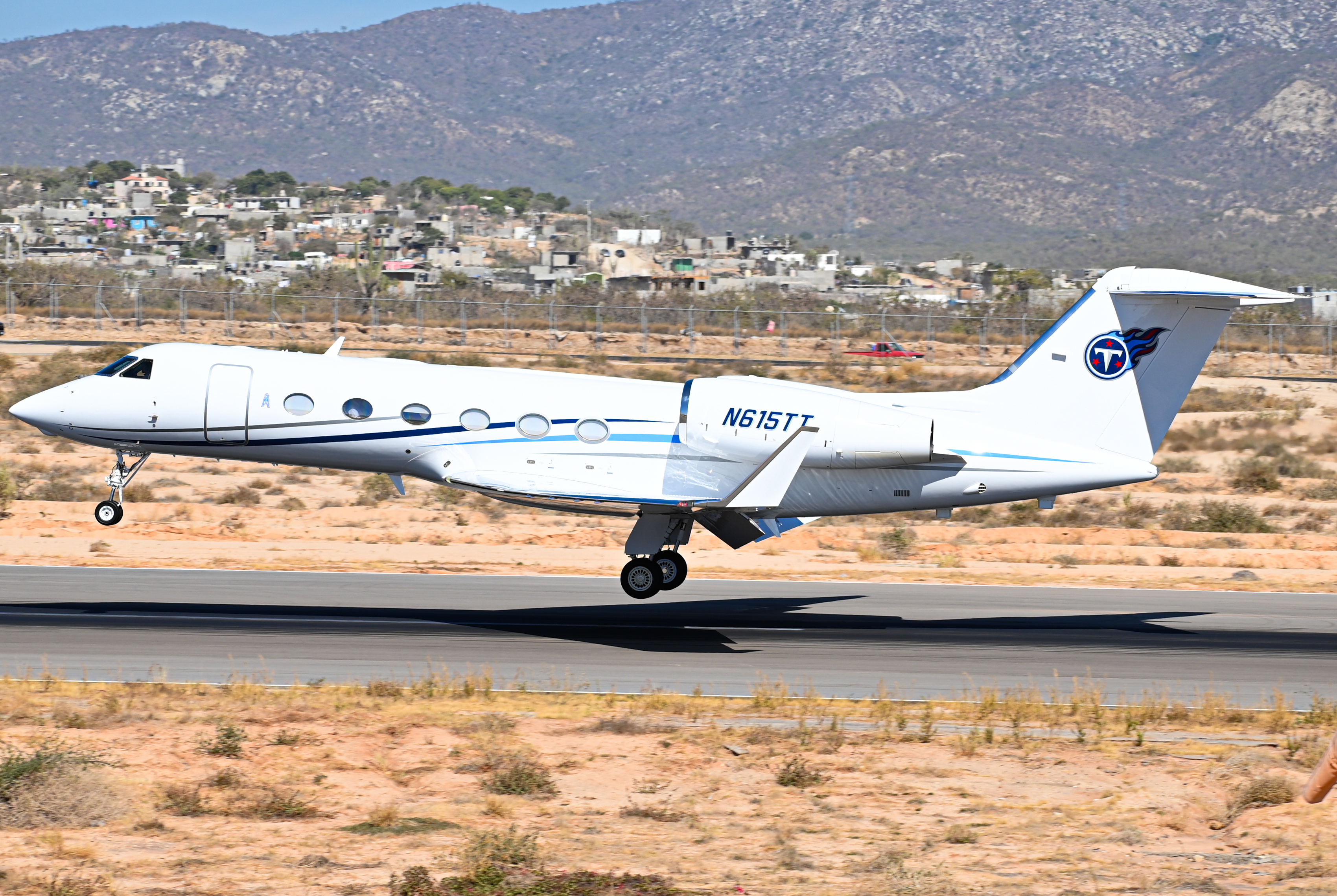 Full size: PRIVATE Gulfstream IV N615TT at Aeropuerto de Cabo San Lucas Internacional