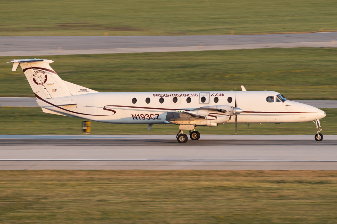 Full size: Freight Runners Express Beechcraft 1900 N193CZ at General Mitchell International Airport