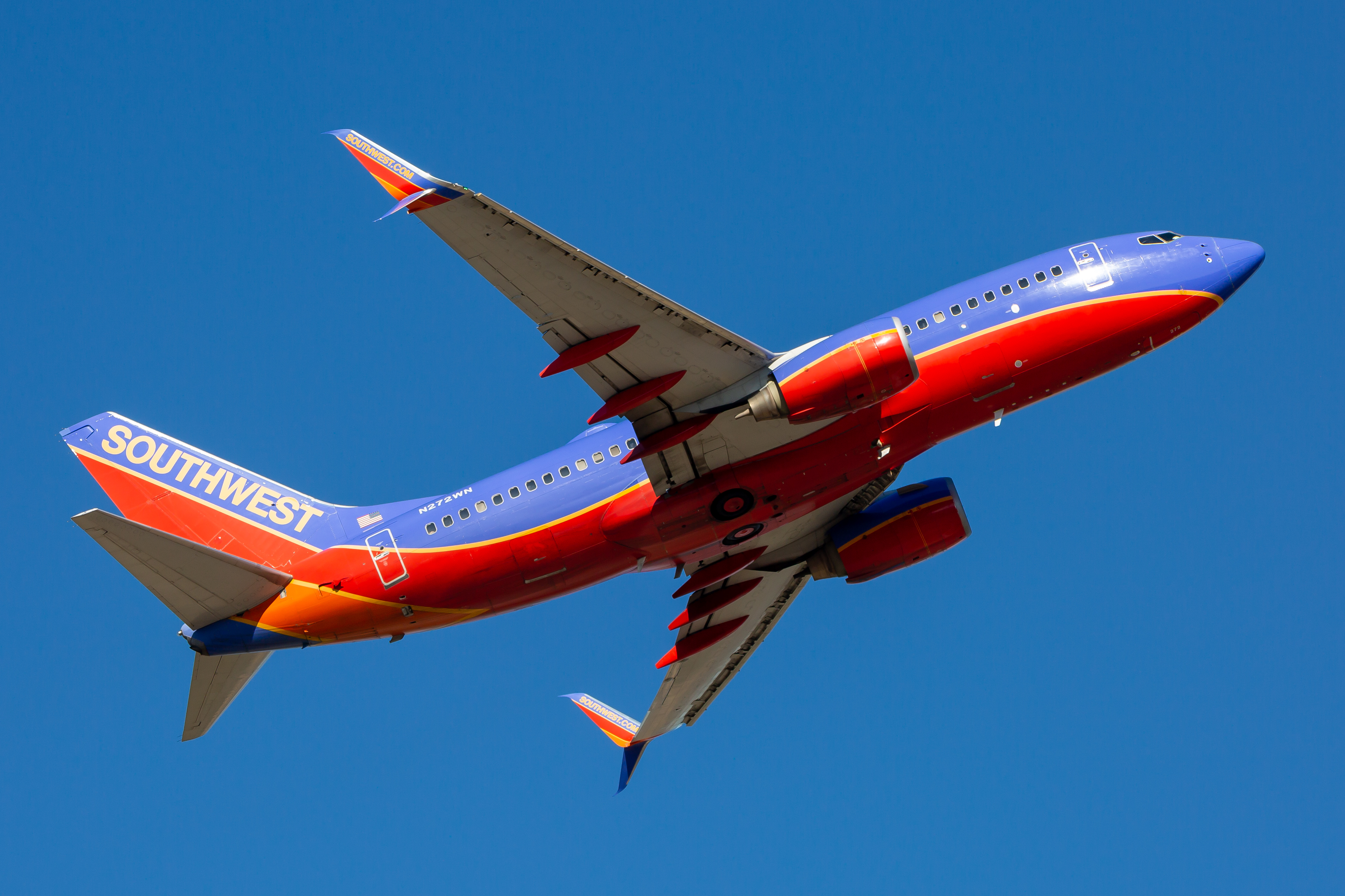 Full size: Southwest Airlines Boeing 737-700 N272WN at Baltimore/Washington International Thurgood Marshall Airport