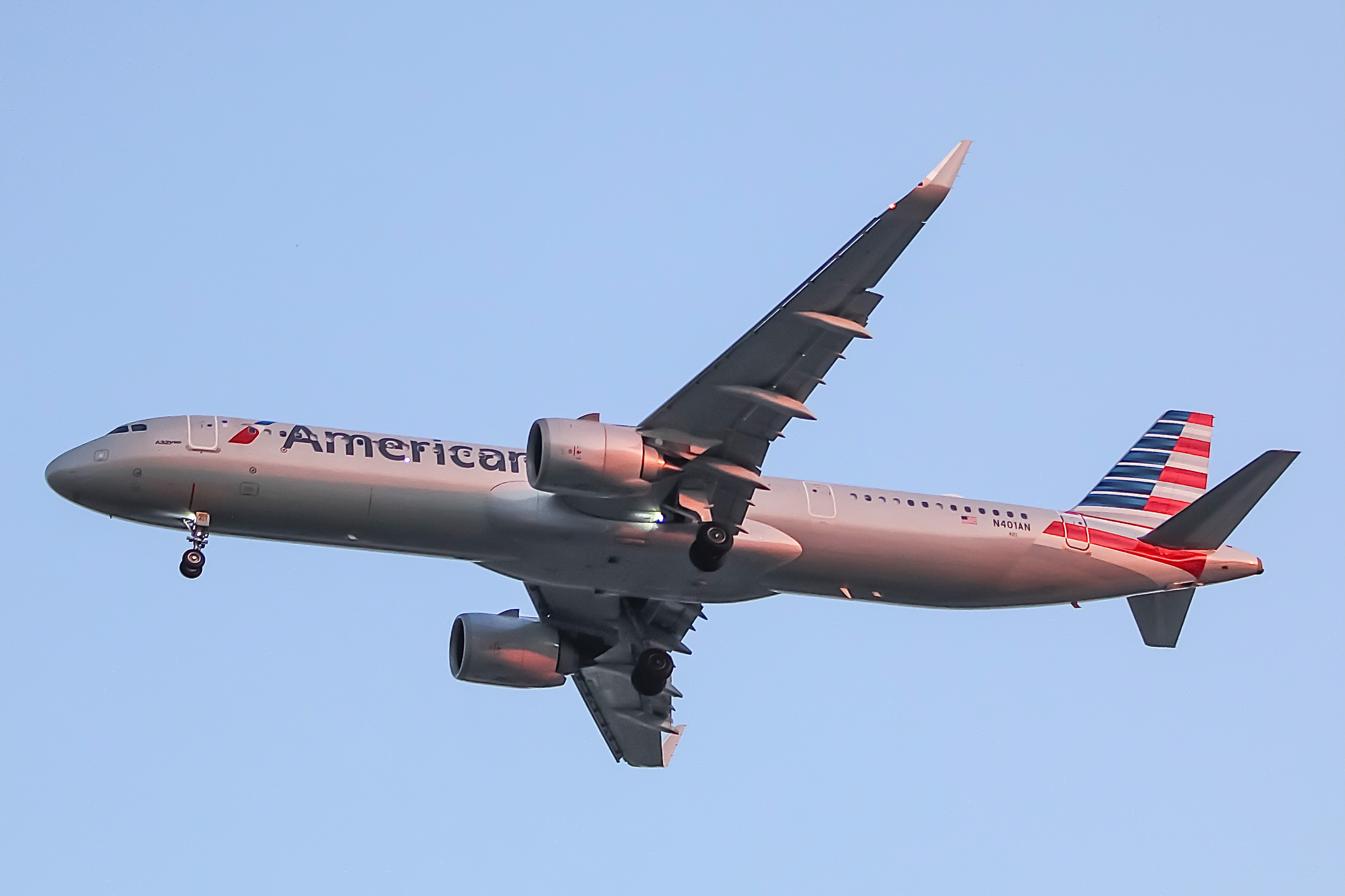 Full size: American Airlines Airbus A321NEO N401AN at Chicago O'Hare International Airport