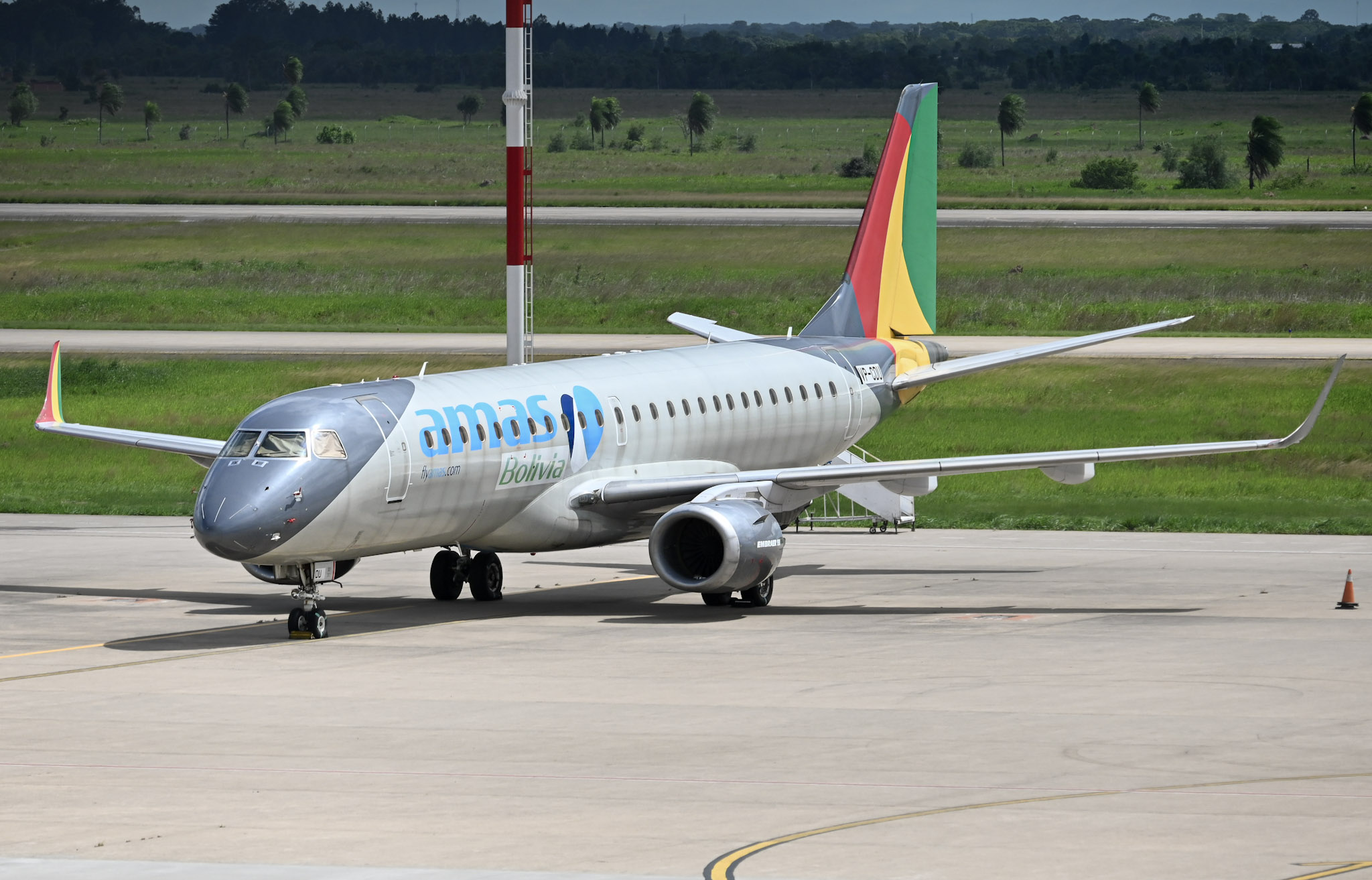 Full size:  Amaszonas Embraer E190 VP-CDU at Santa Cruz Viru Viru International Airport