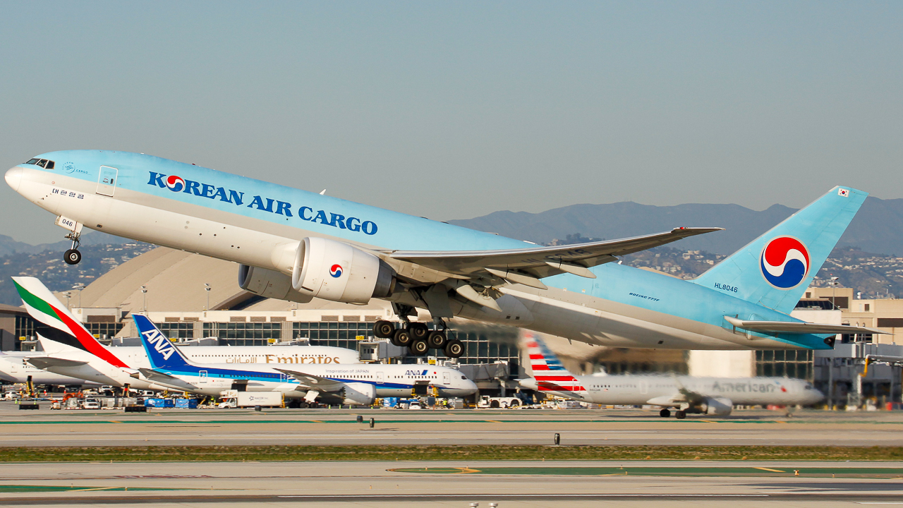Full size: Korean Air Cargo Boeing 777-F HL8046 at Los Angeles International Airport