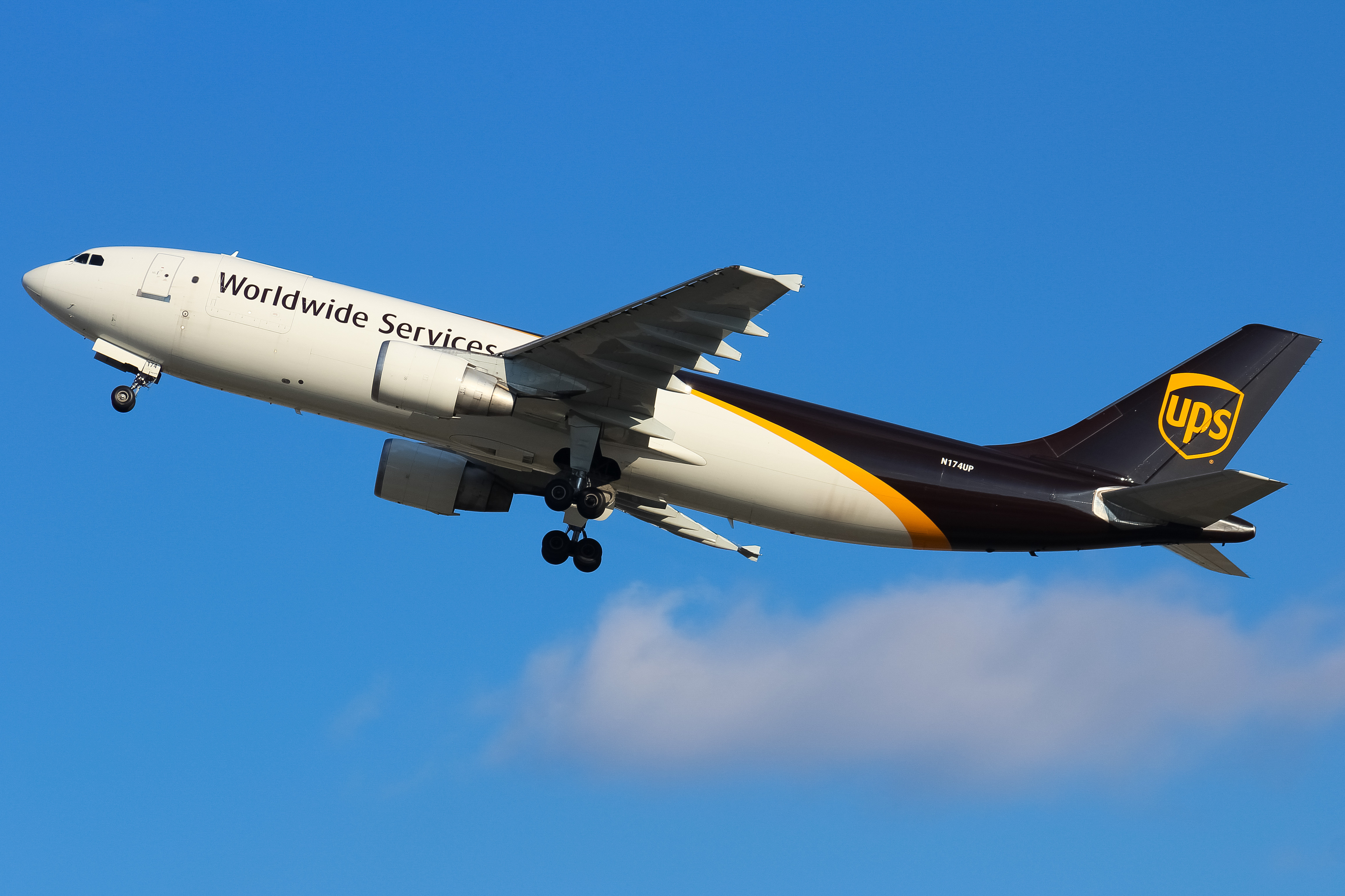 Full size: United Parcel Service Airbus A300F-600 N174UP at Louisville Muhammad Ali International Airport