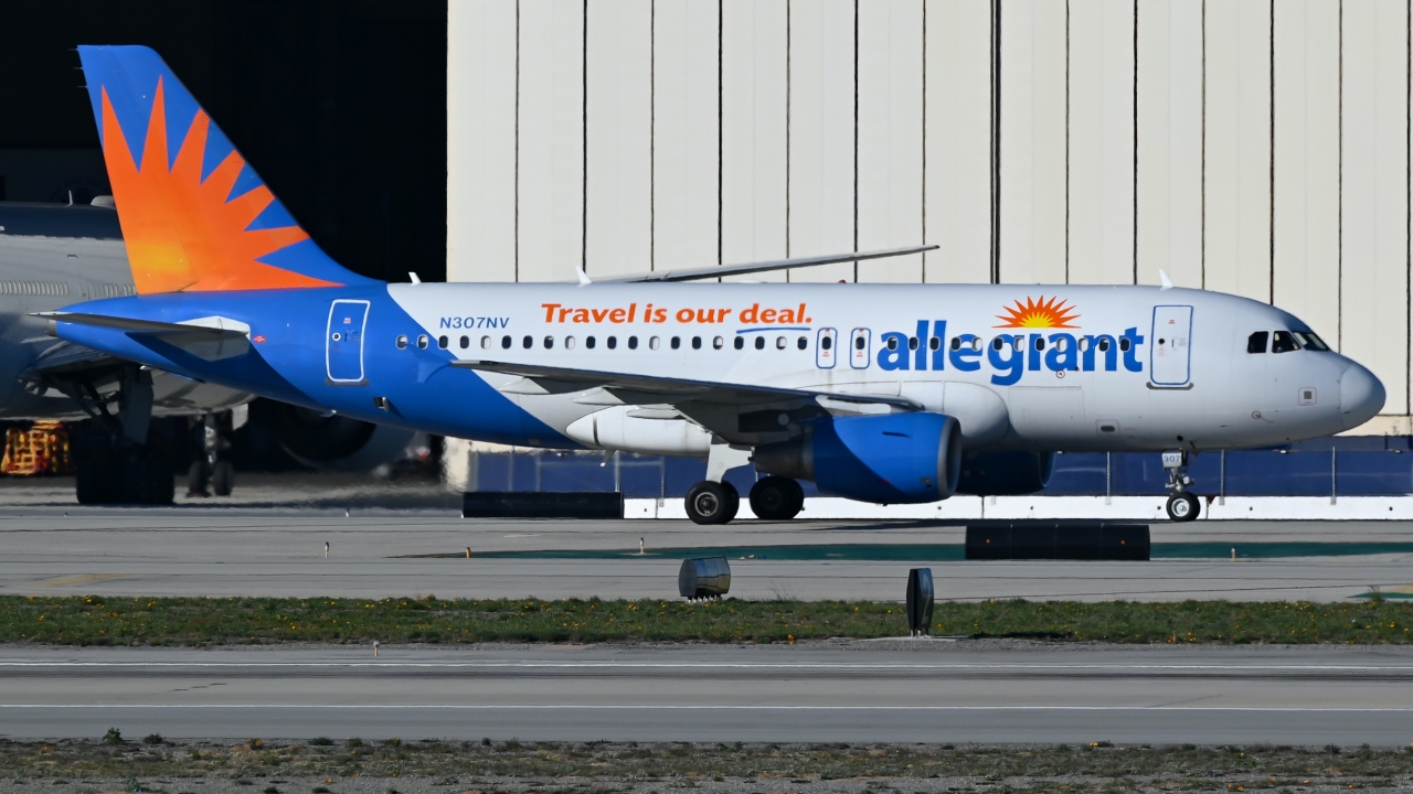 Full size: Allegiant Air Airbus A319 N307NV at Los Angeles International Airport