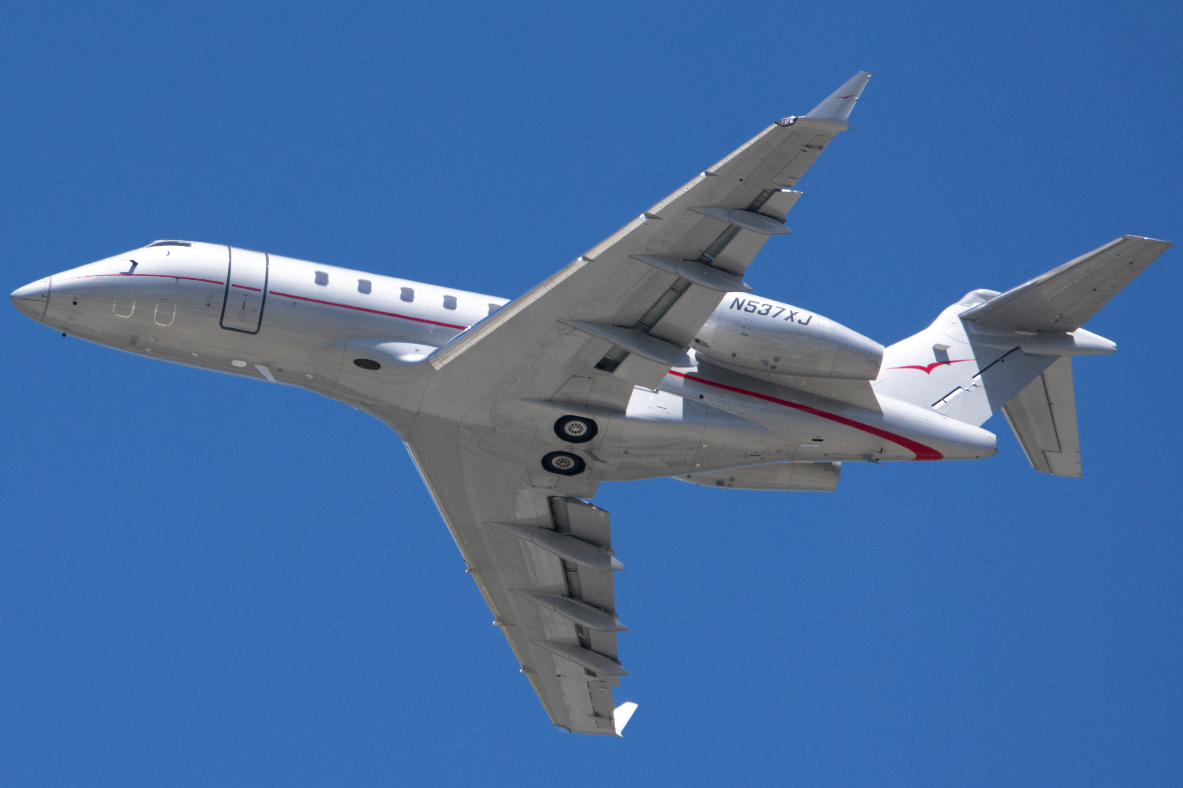 N537XJ | VistaJet Bombardier Challenger 300 at SJC | AeroXplorer